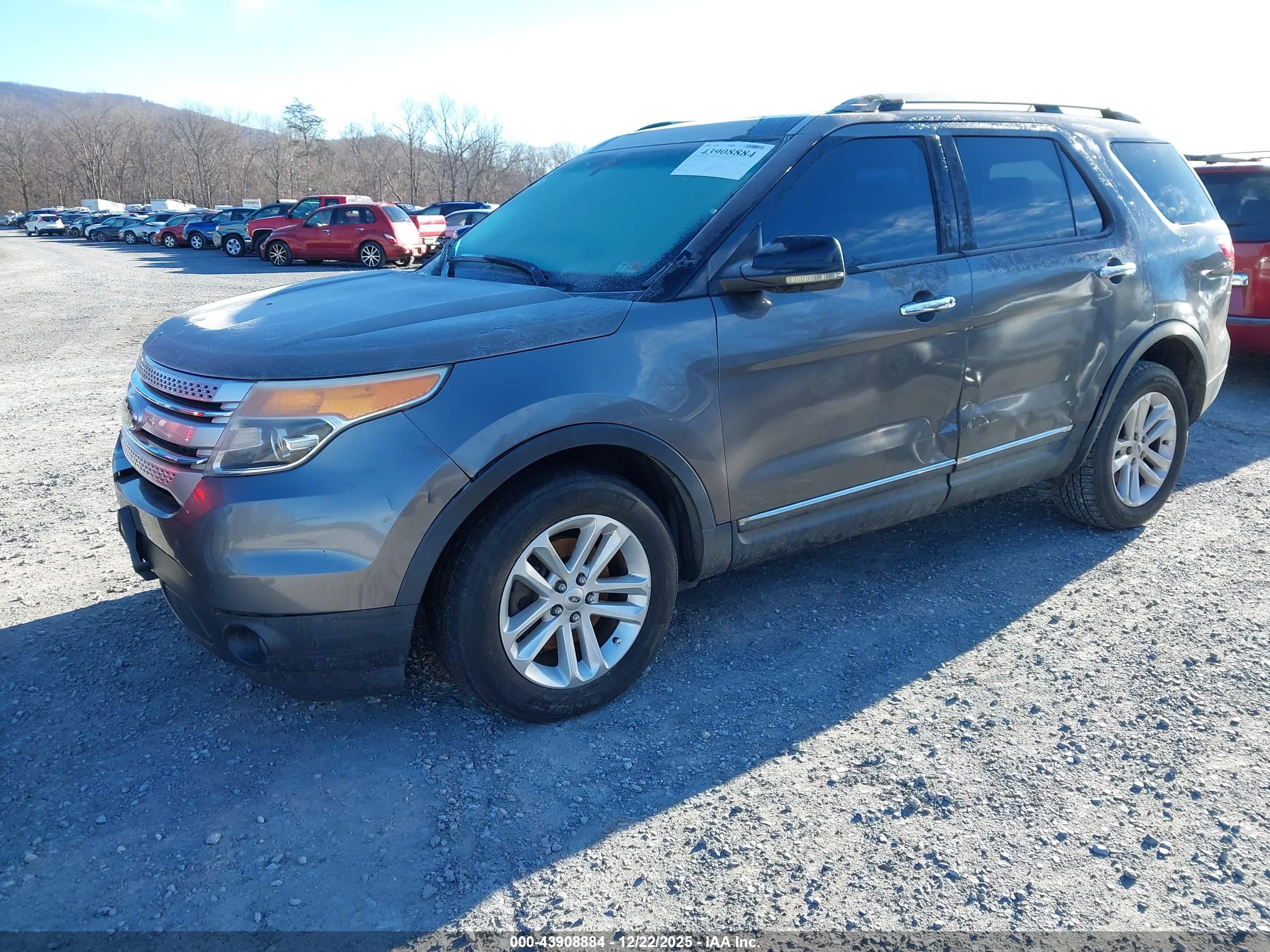 FORD EXPLORER image 2