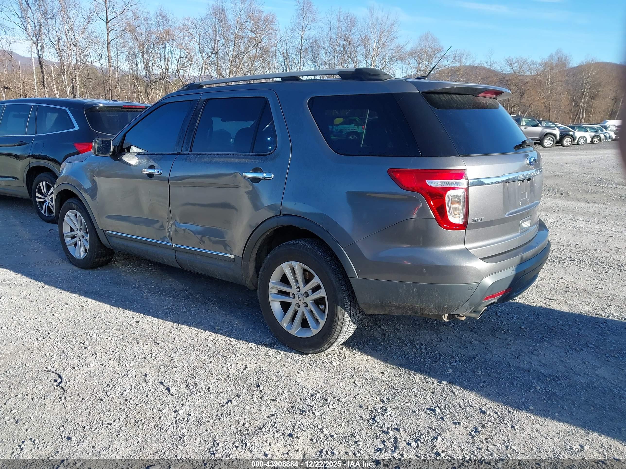 FORD EXPLORER image 3