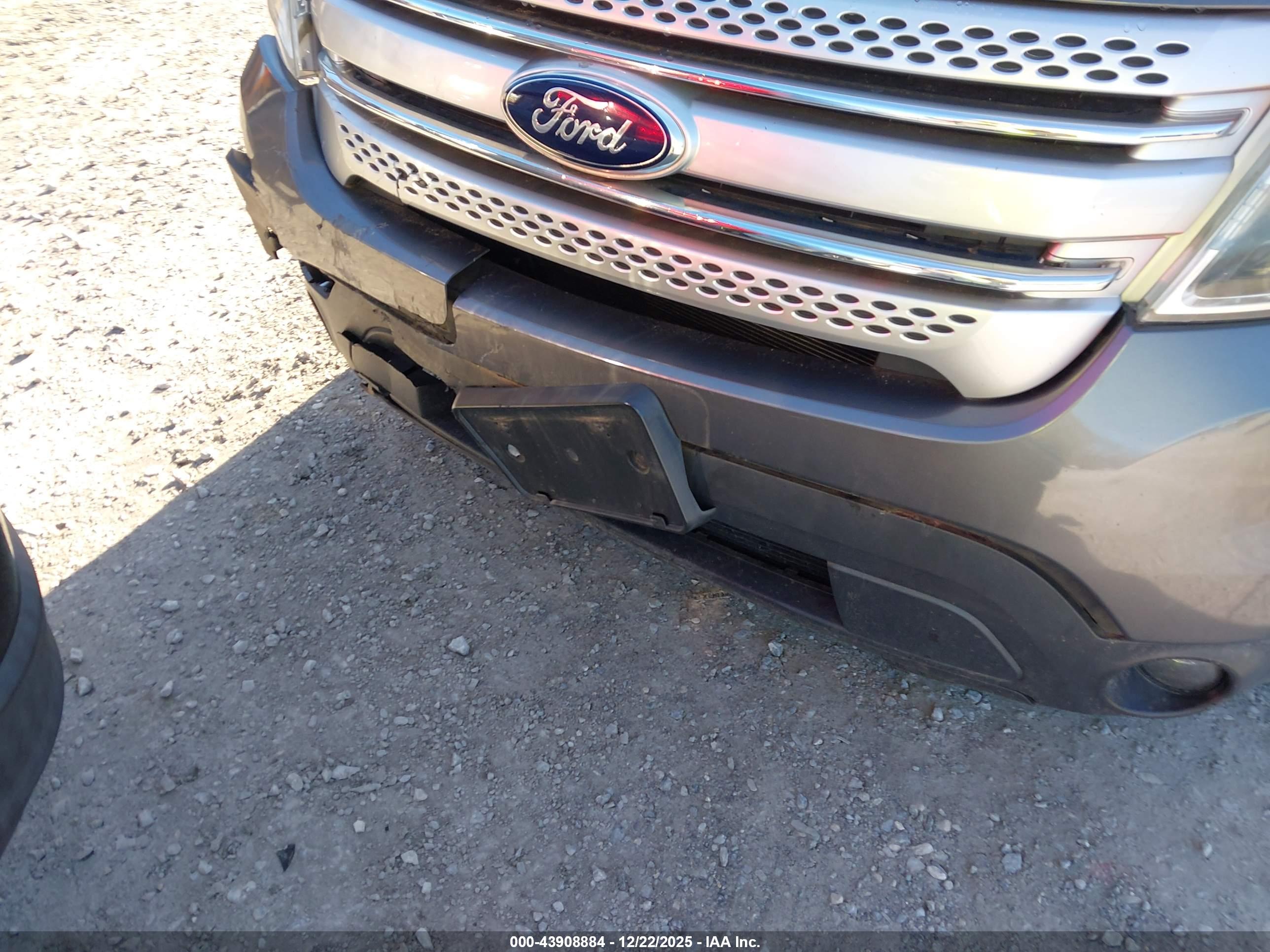 FORD EXPLORER image 6