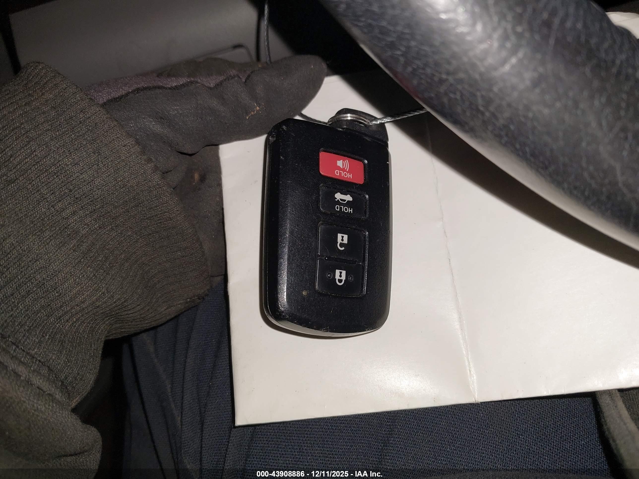 TOYOTA CAMRY image 11