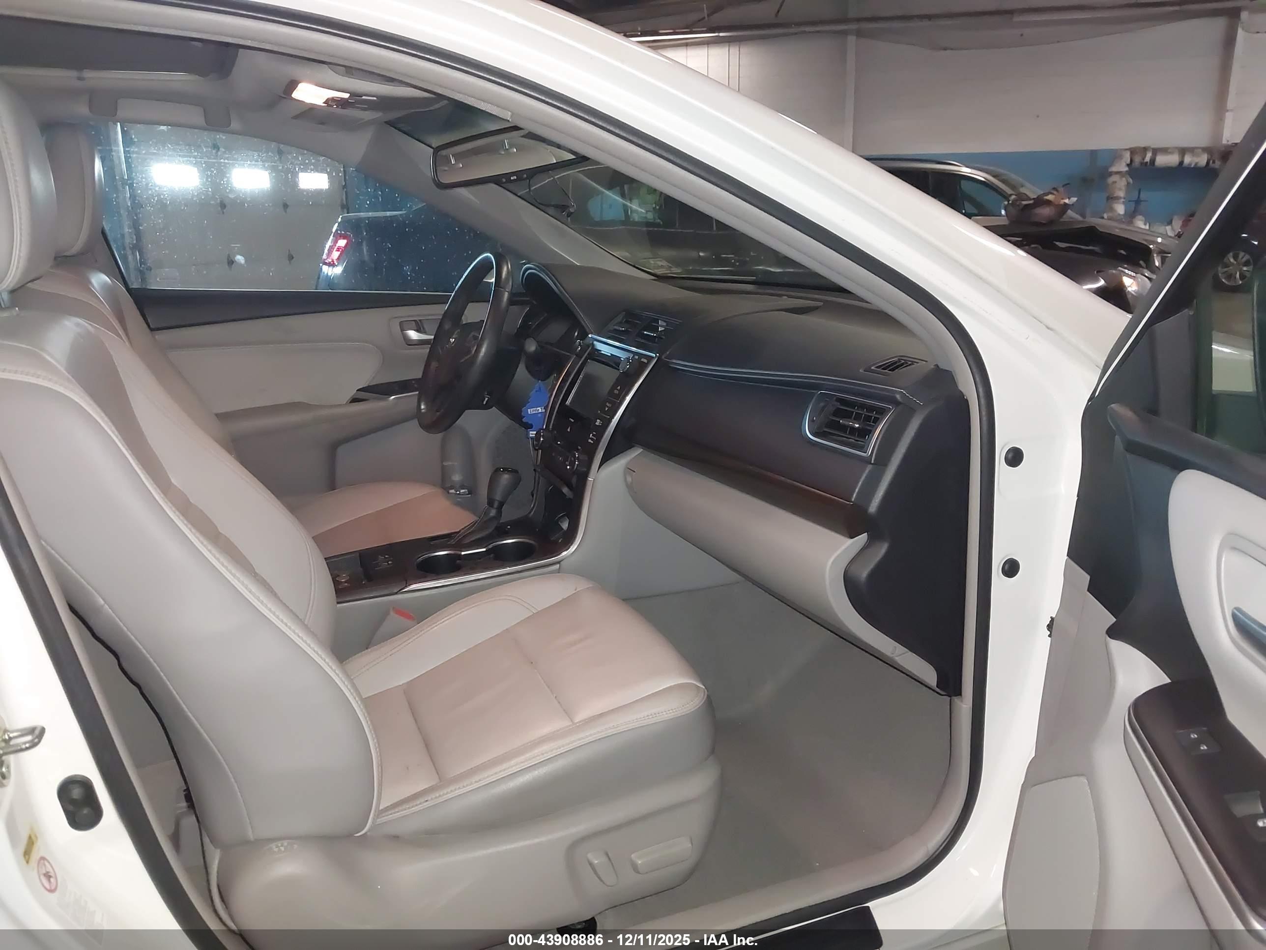 TOYOTA CAMRY image 5
