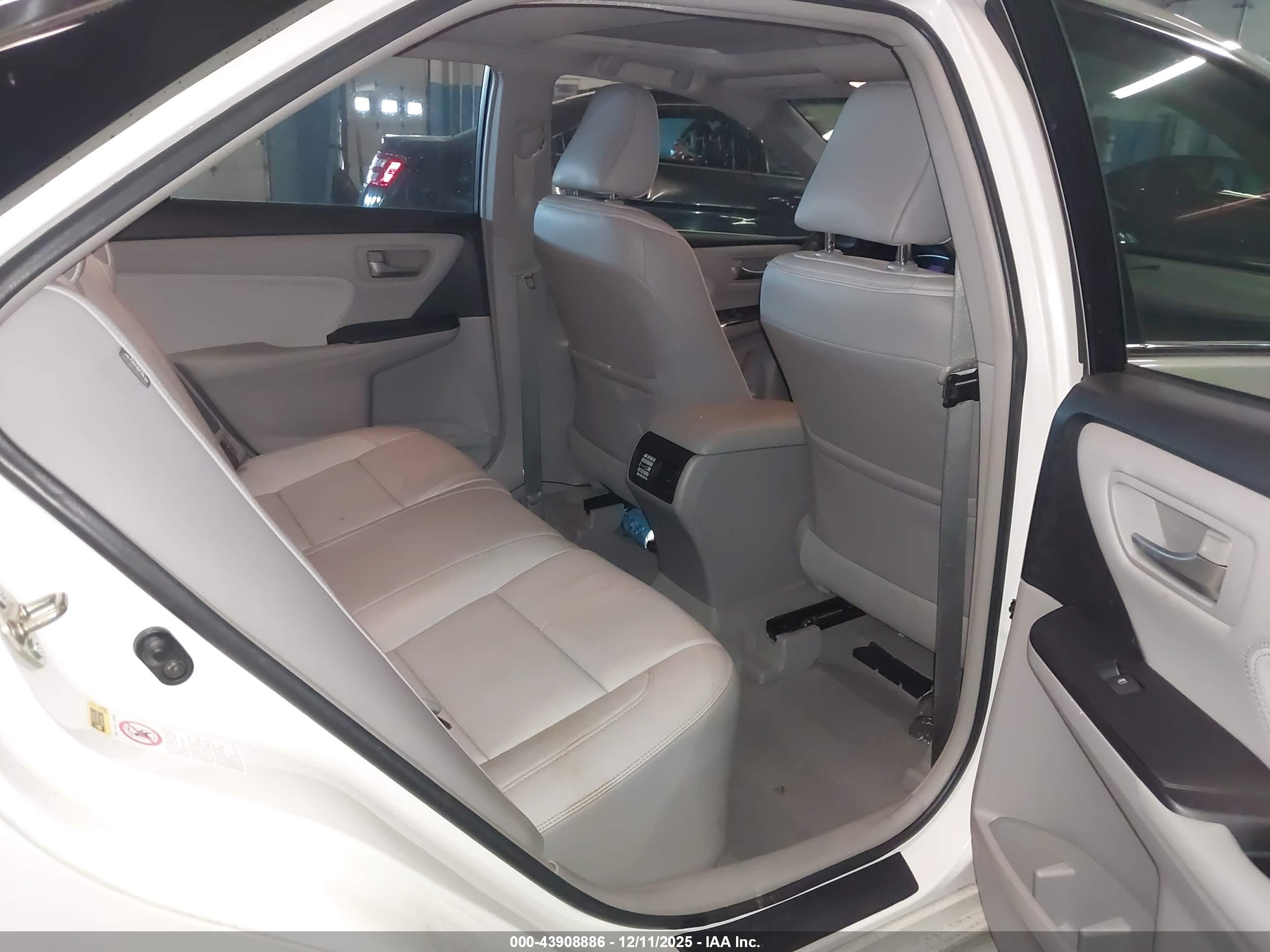 TOYOTA CAMRY image 8