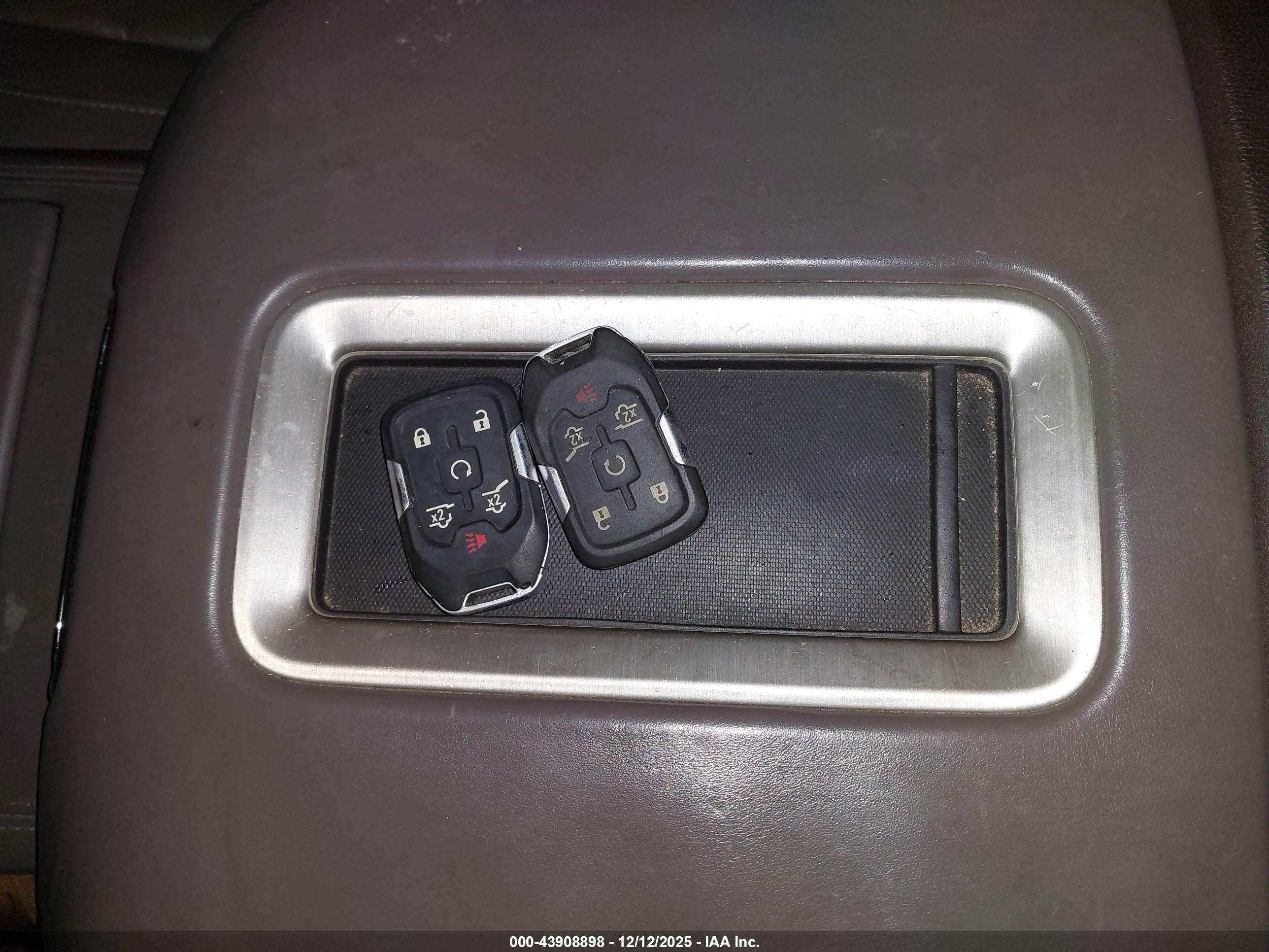 GMC YUKON image 11
