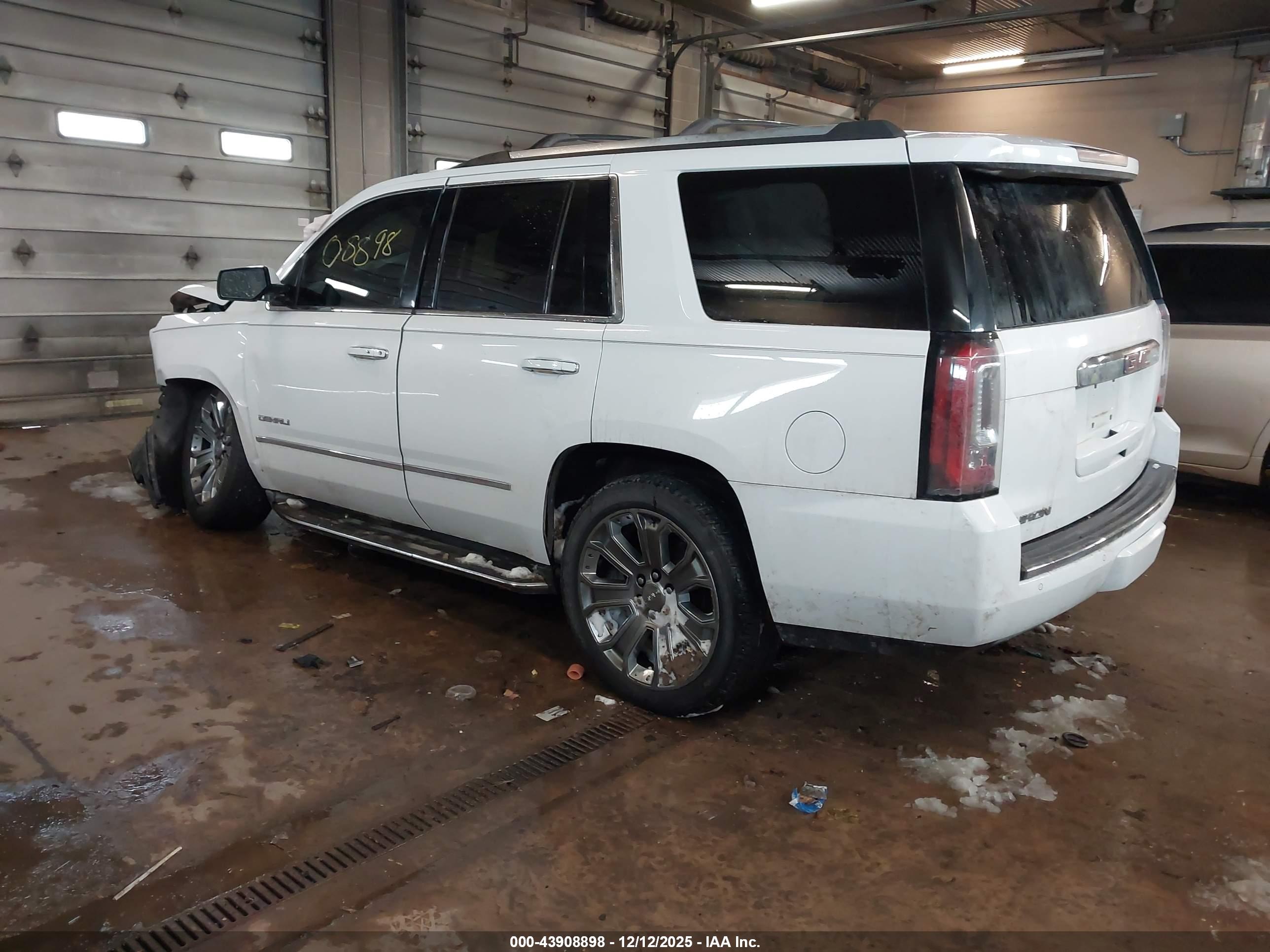 GMC YUKON image 3