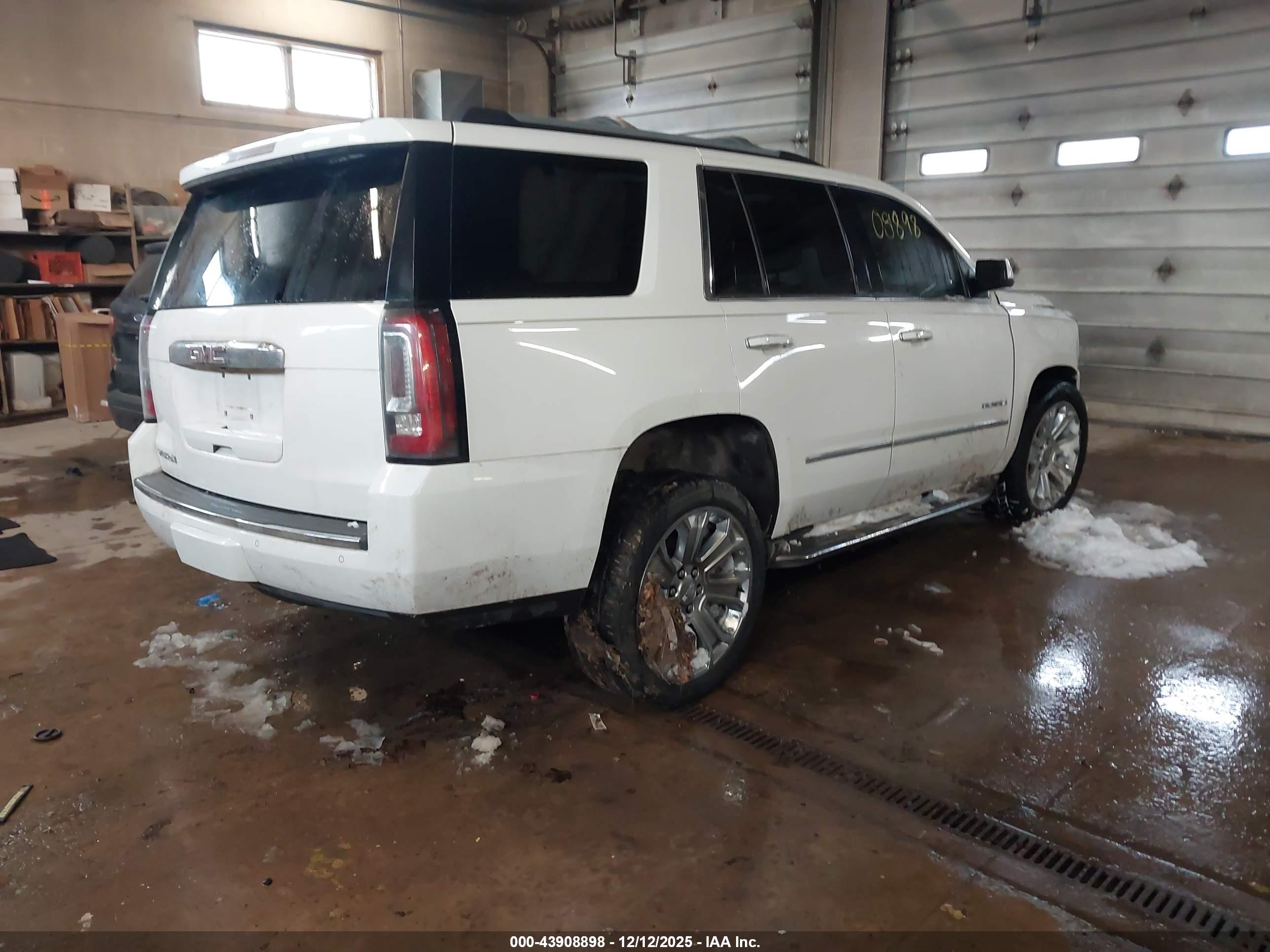 GMC YUKON image 4