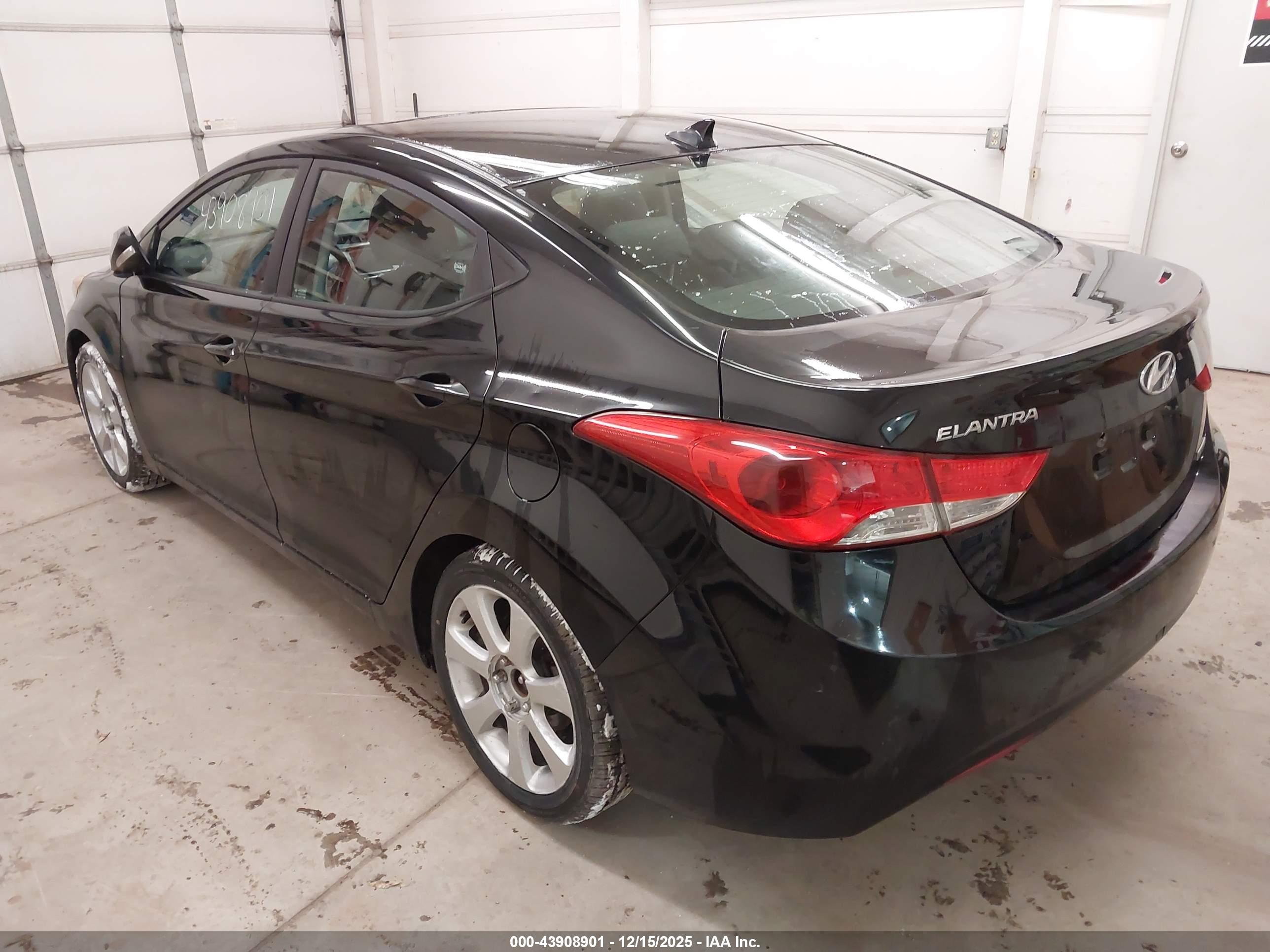 HYUNDAI ELANTRA image 3