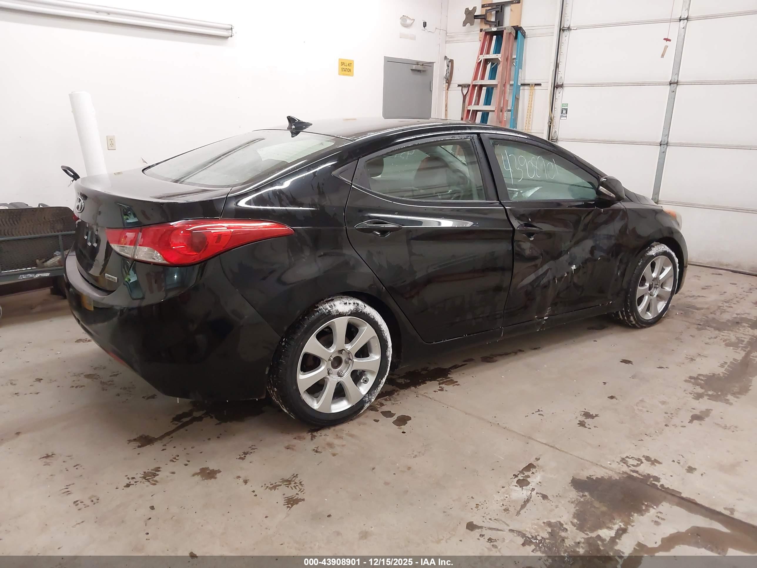 HYUNDAI ELANTRA image 4