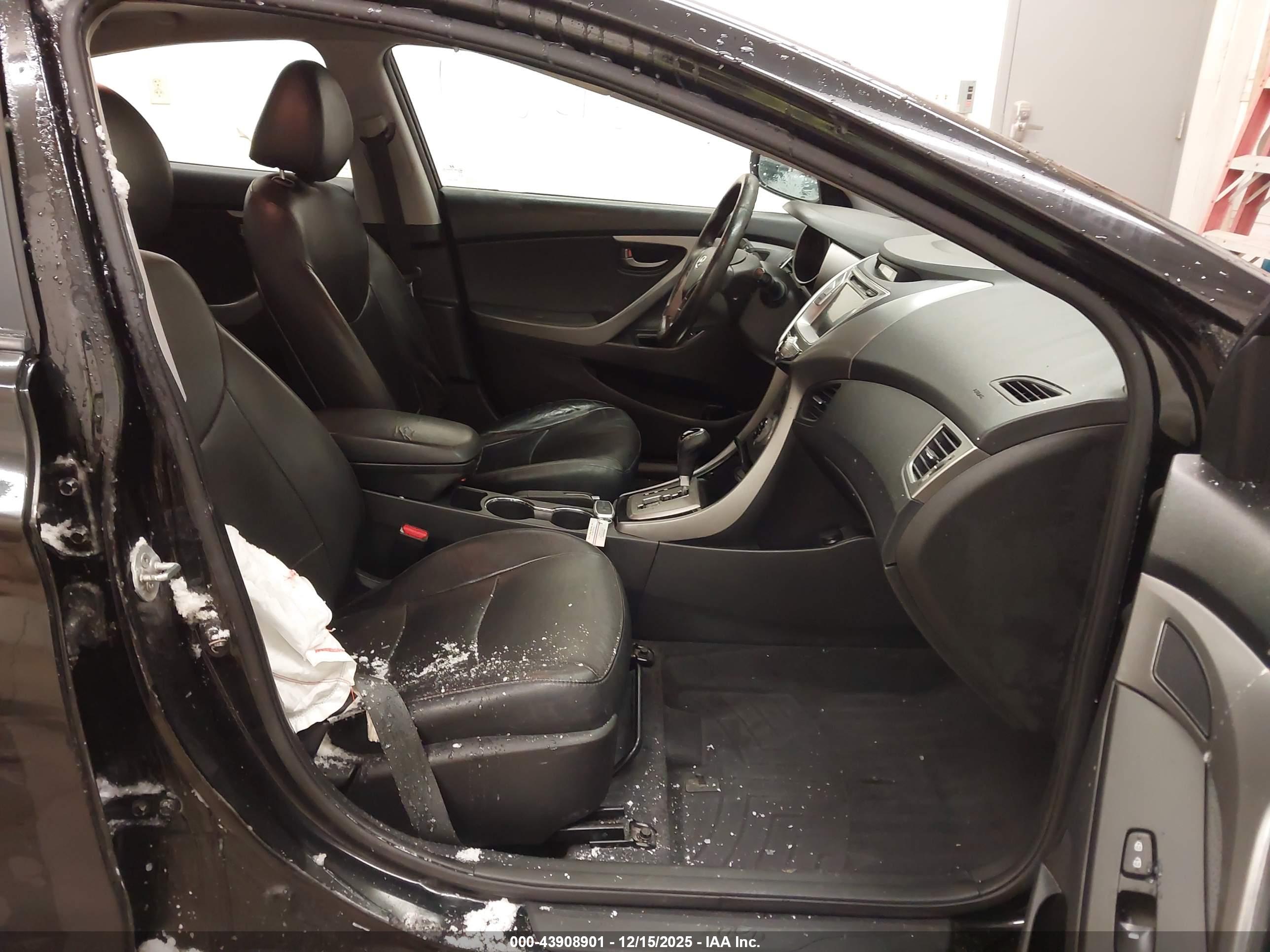 HYUNDAI ELANTRA image 5