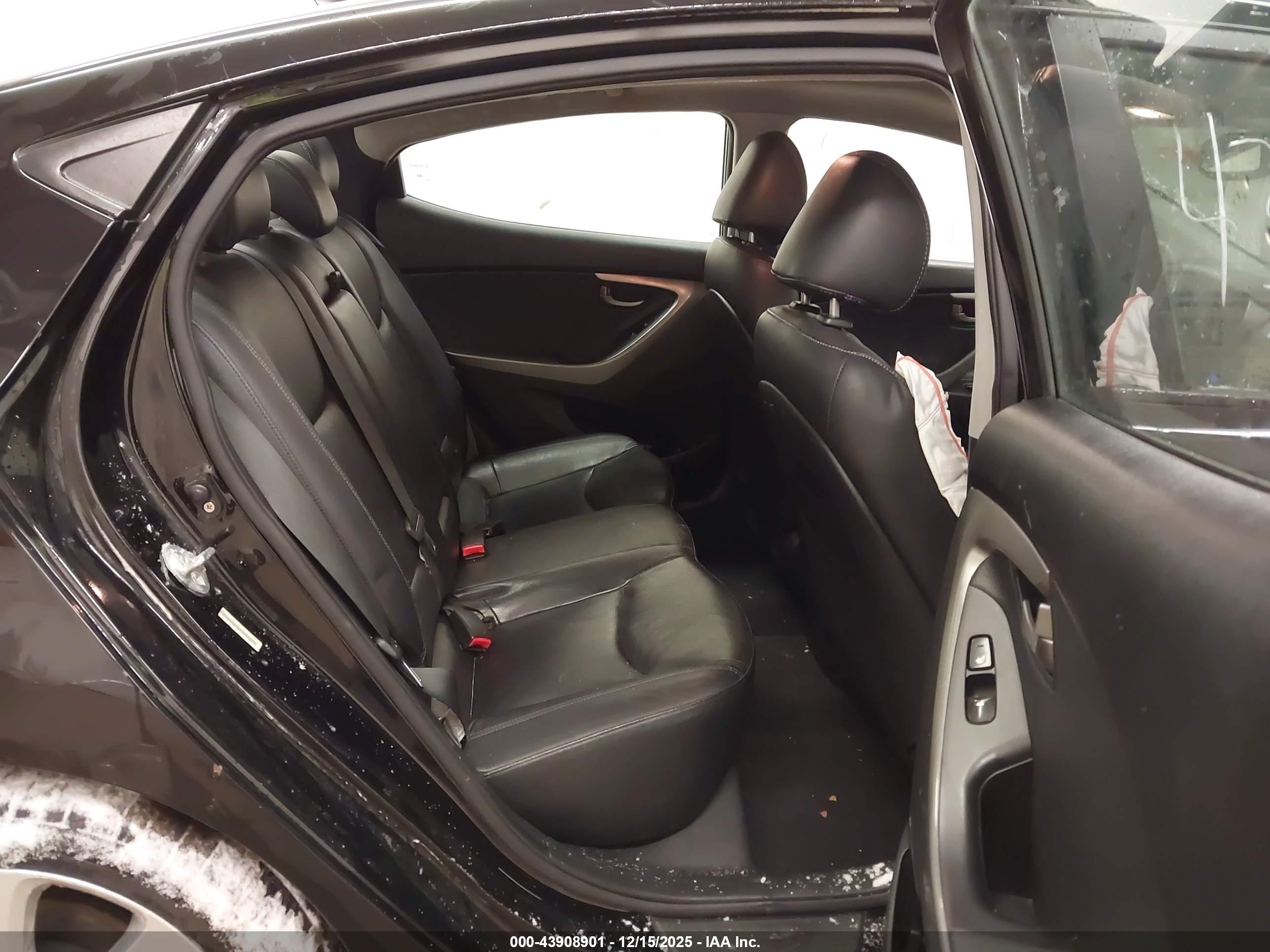 HYUNDAI ELANTRA image 8