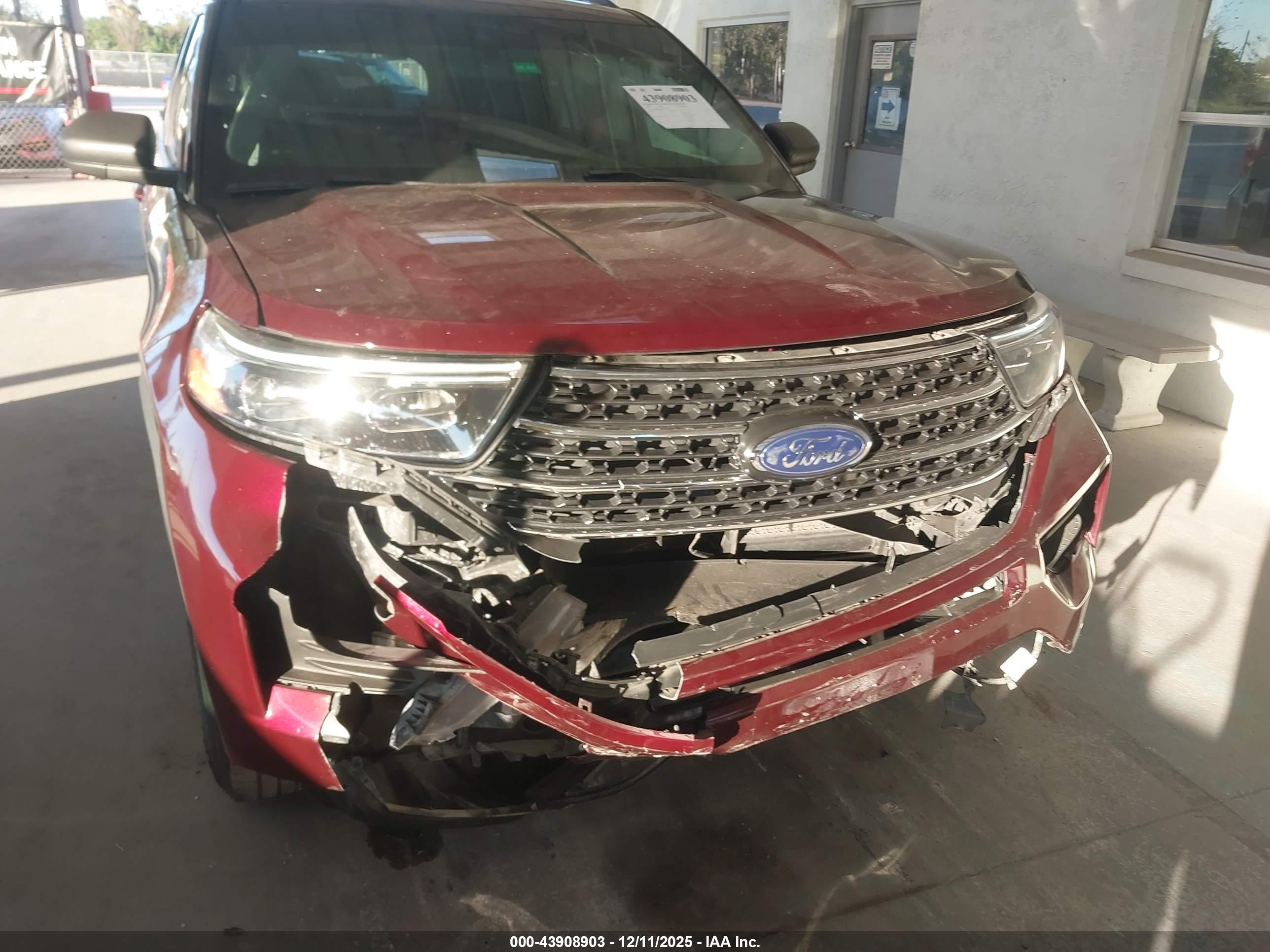 FORD EXPLORER image 6