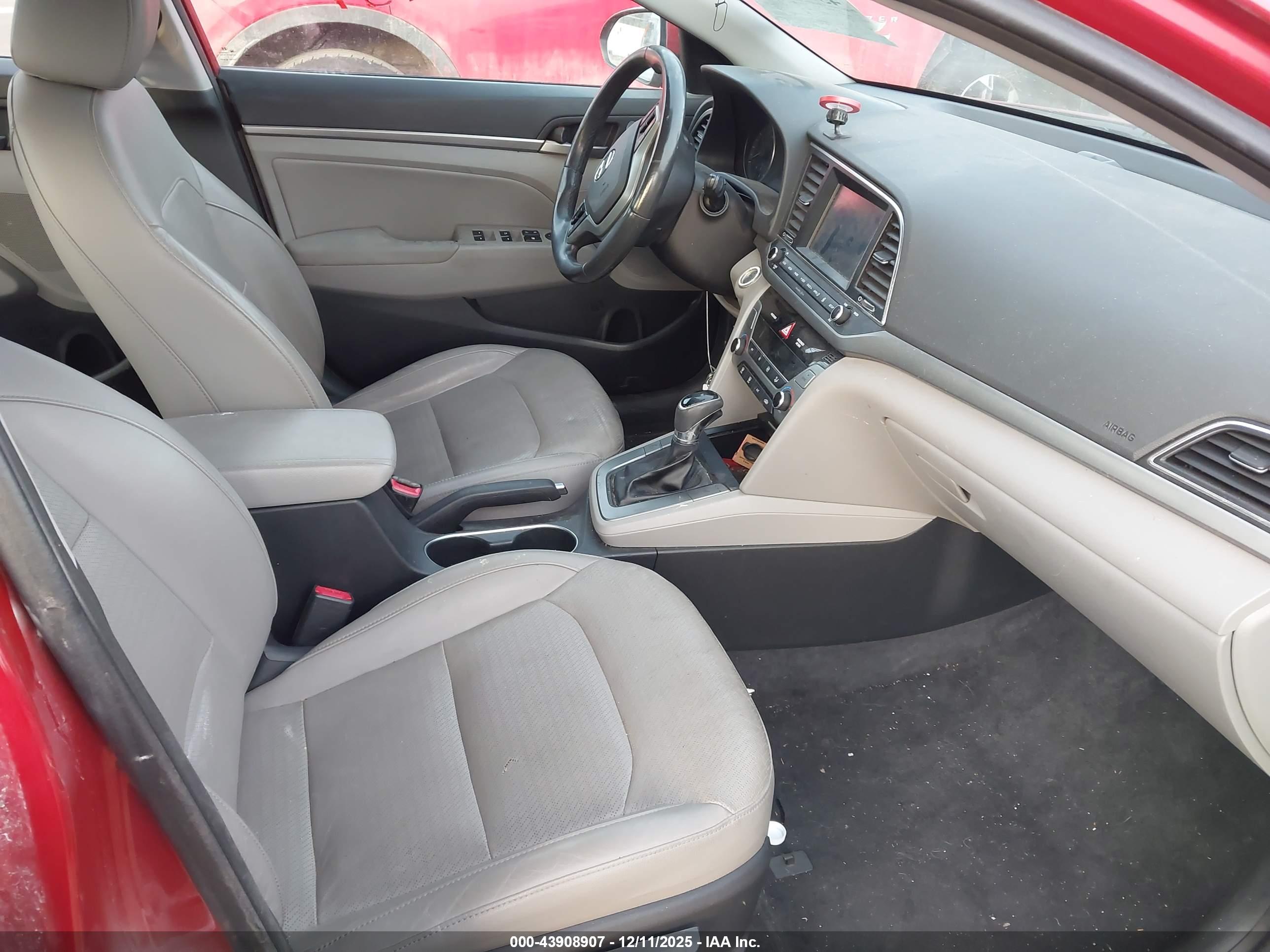 HYUNDAI ELANTRA image 5
