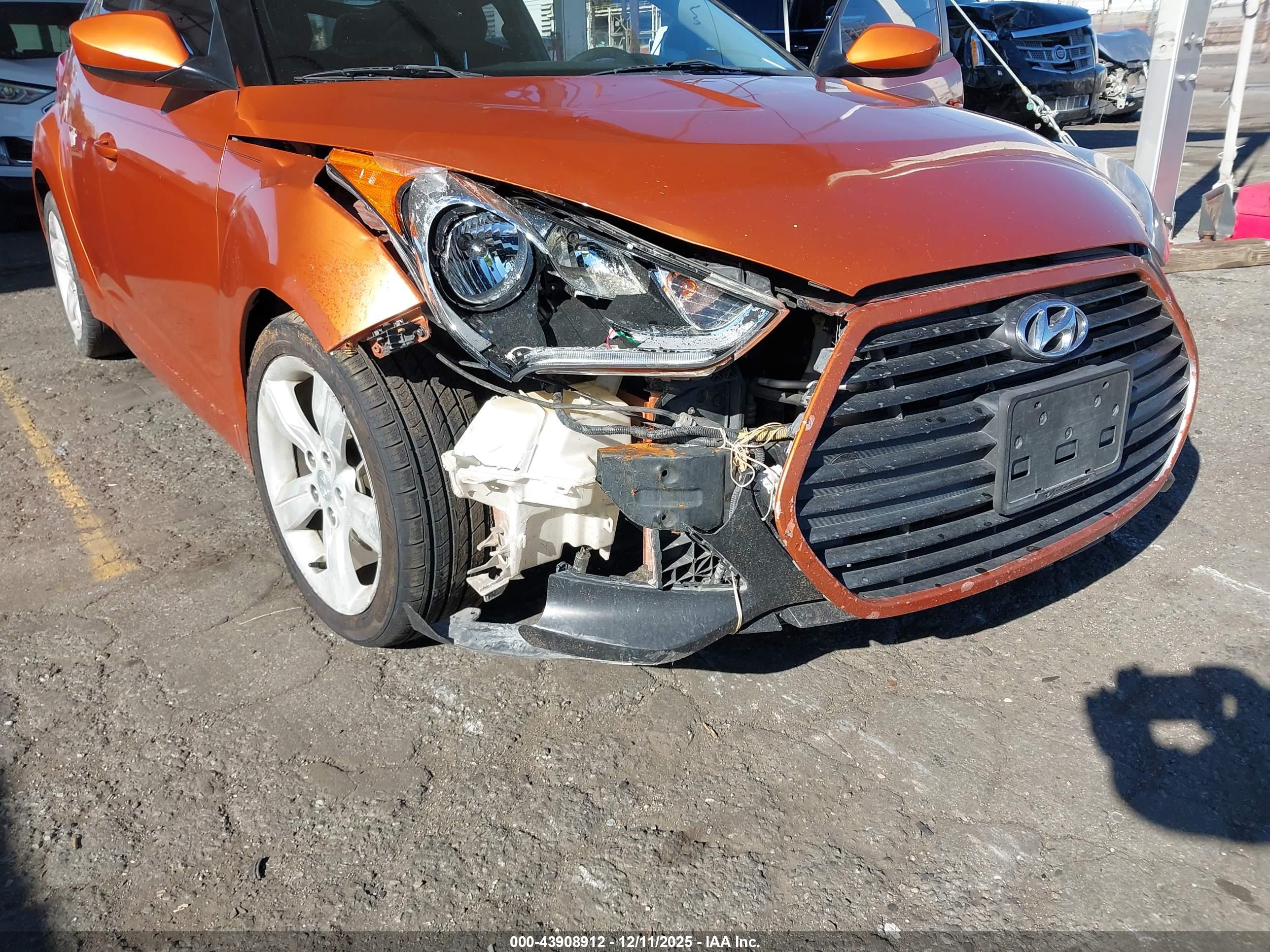HYUNDAI VELOSTER image 6