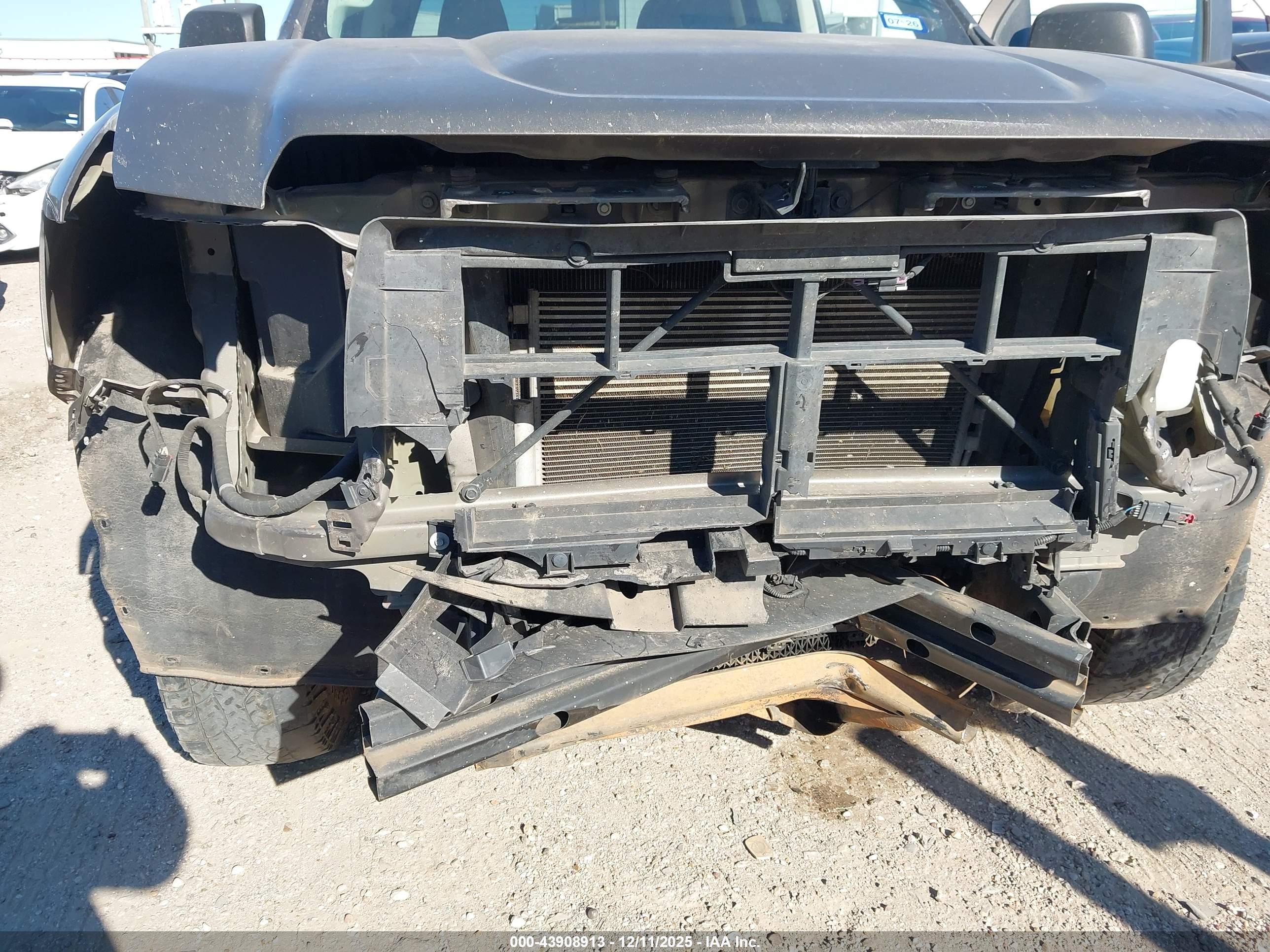 GMC CANYON image 6