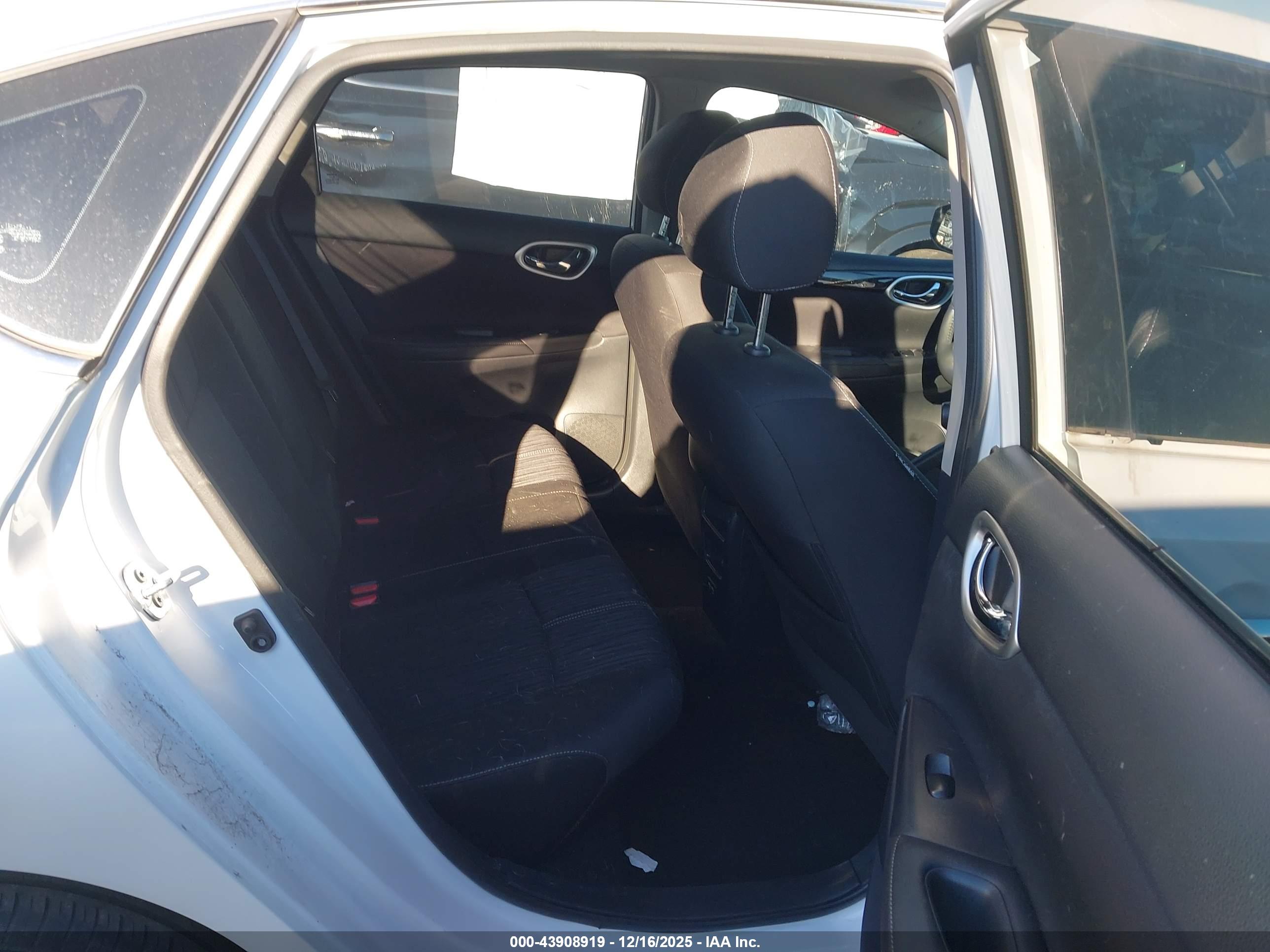 NISSAN SENTRA image 8