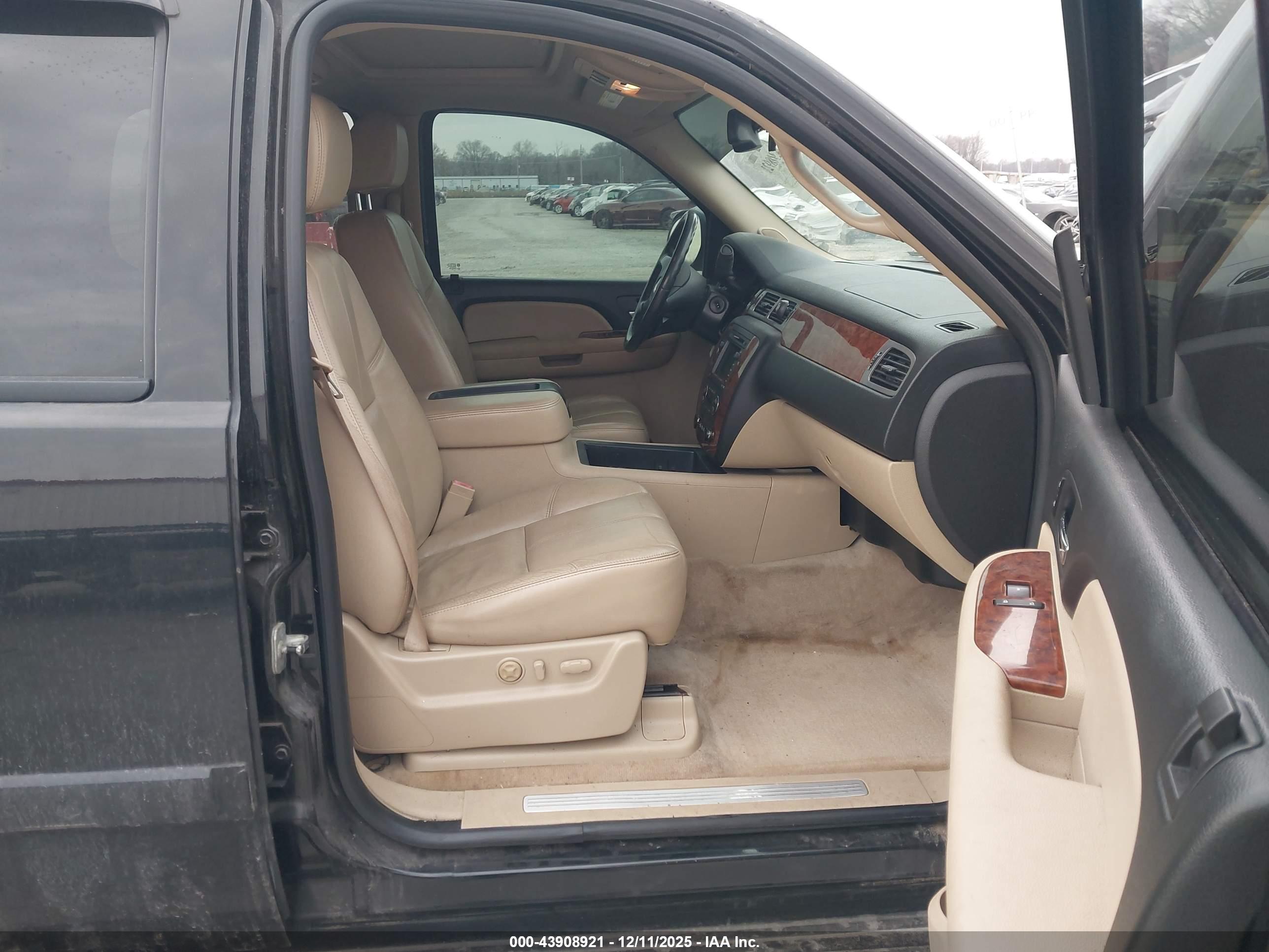 CHEVROLET TAHOE image 5