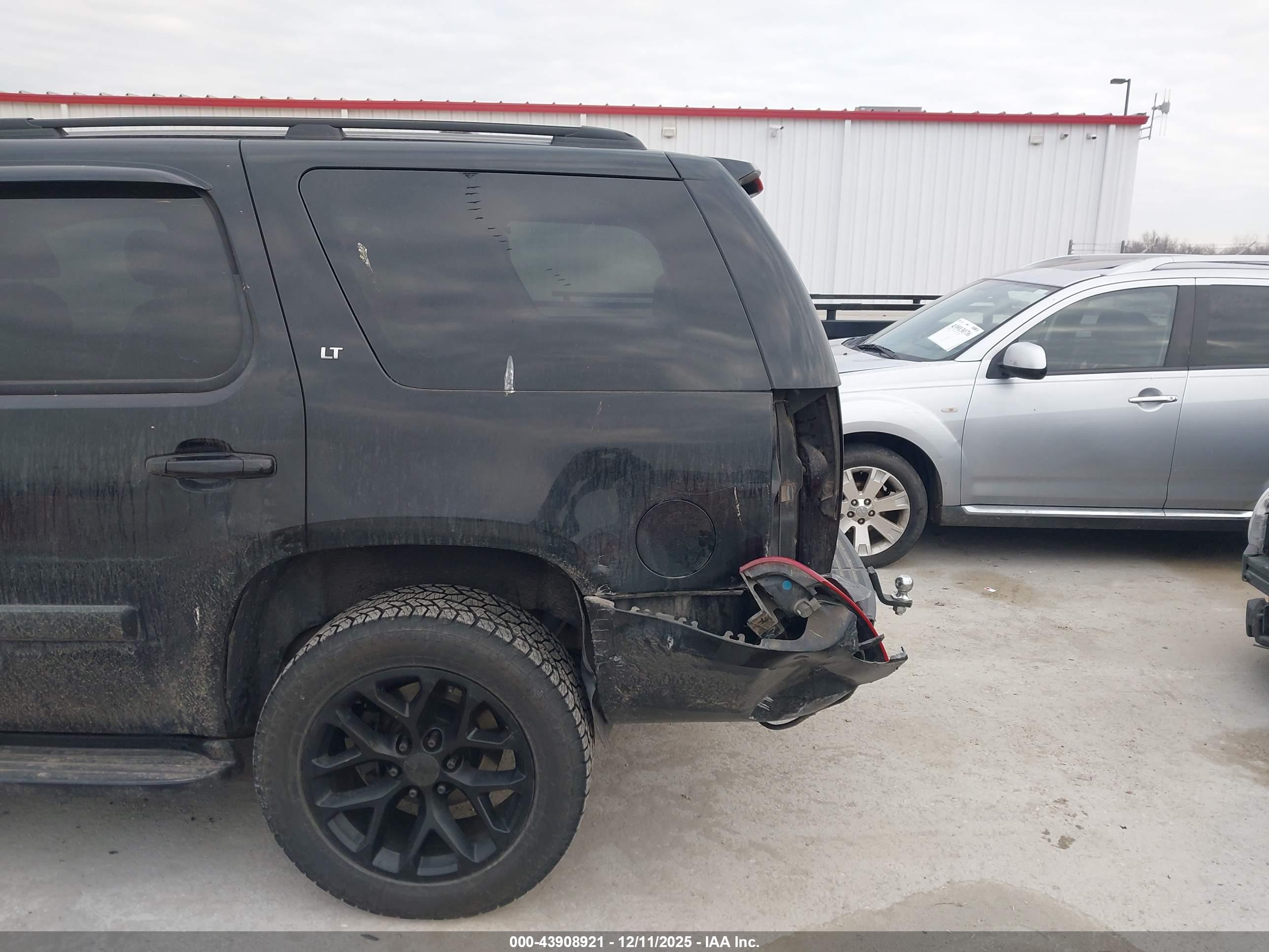 CHEVROLET TAHOE image 6