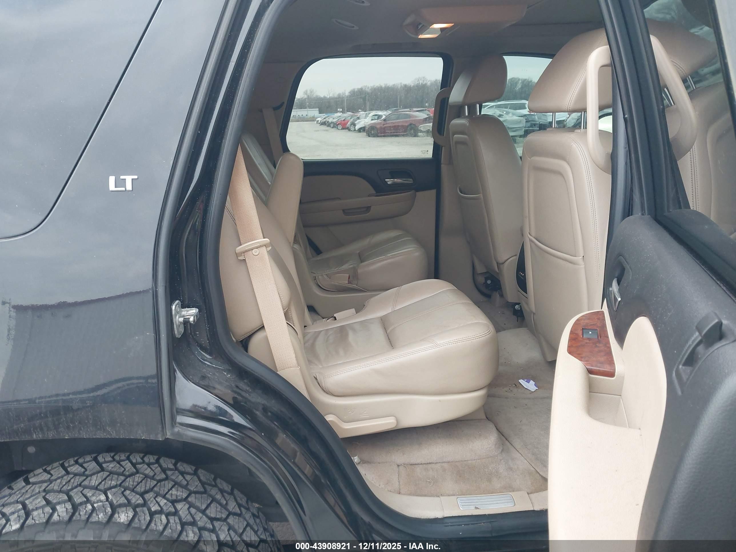 CHEVROLET TAHOE image 8
