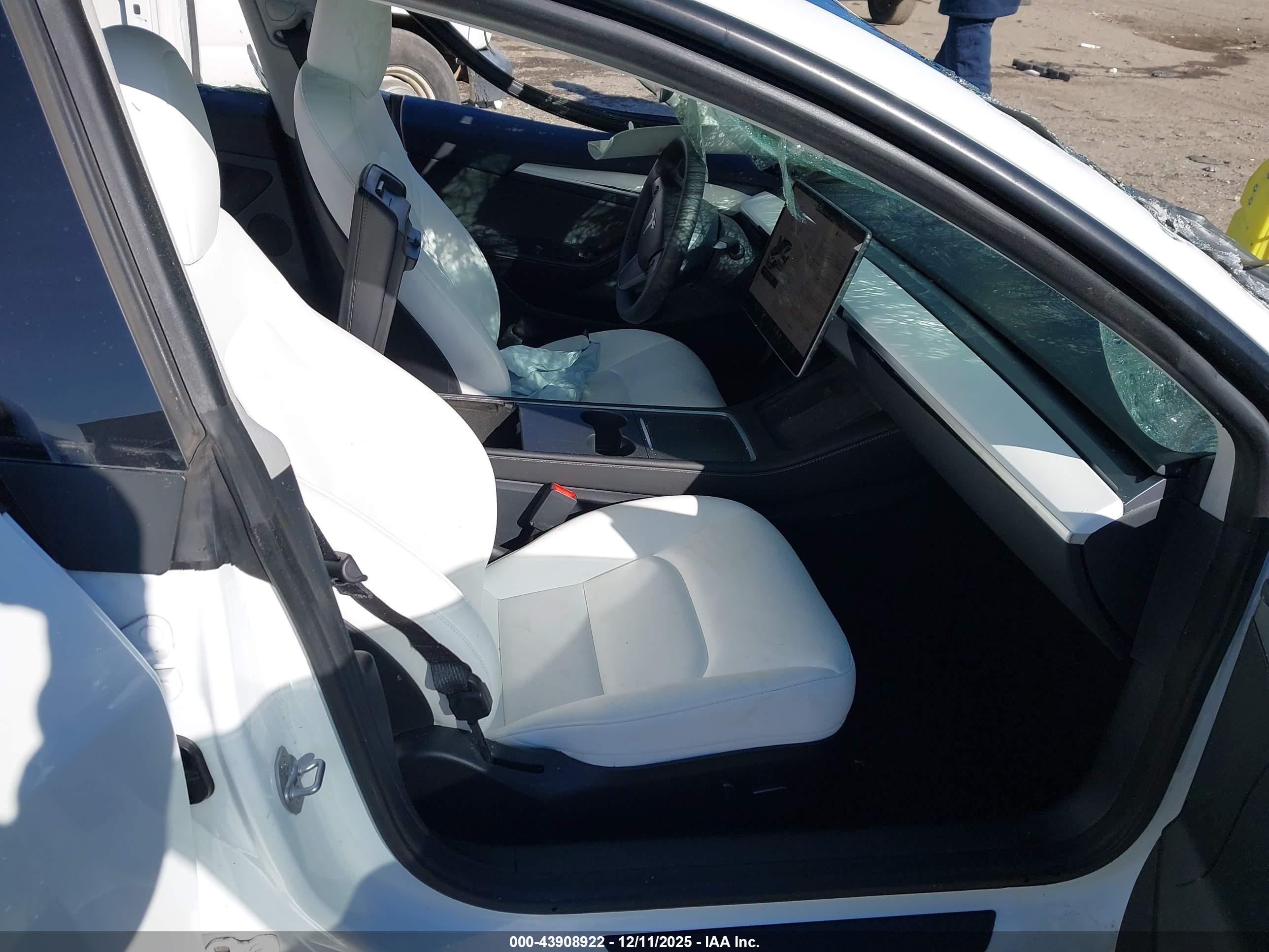 TESLA MODEL image 5