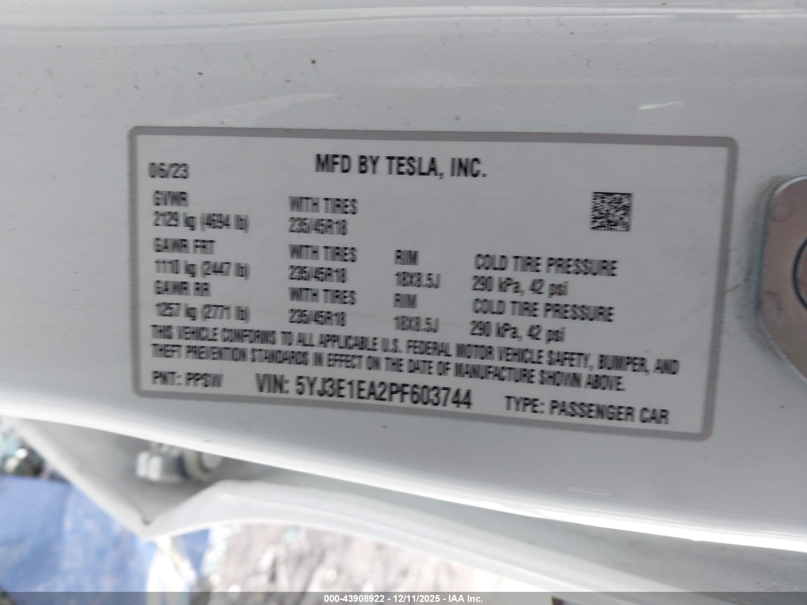 TESLA MODEL image 9