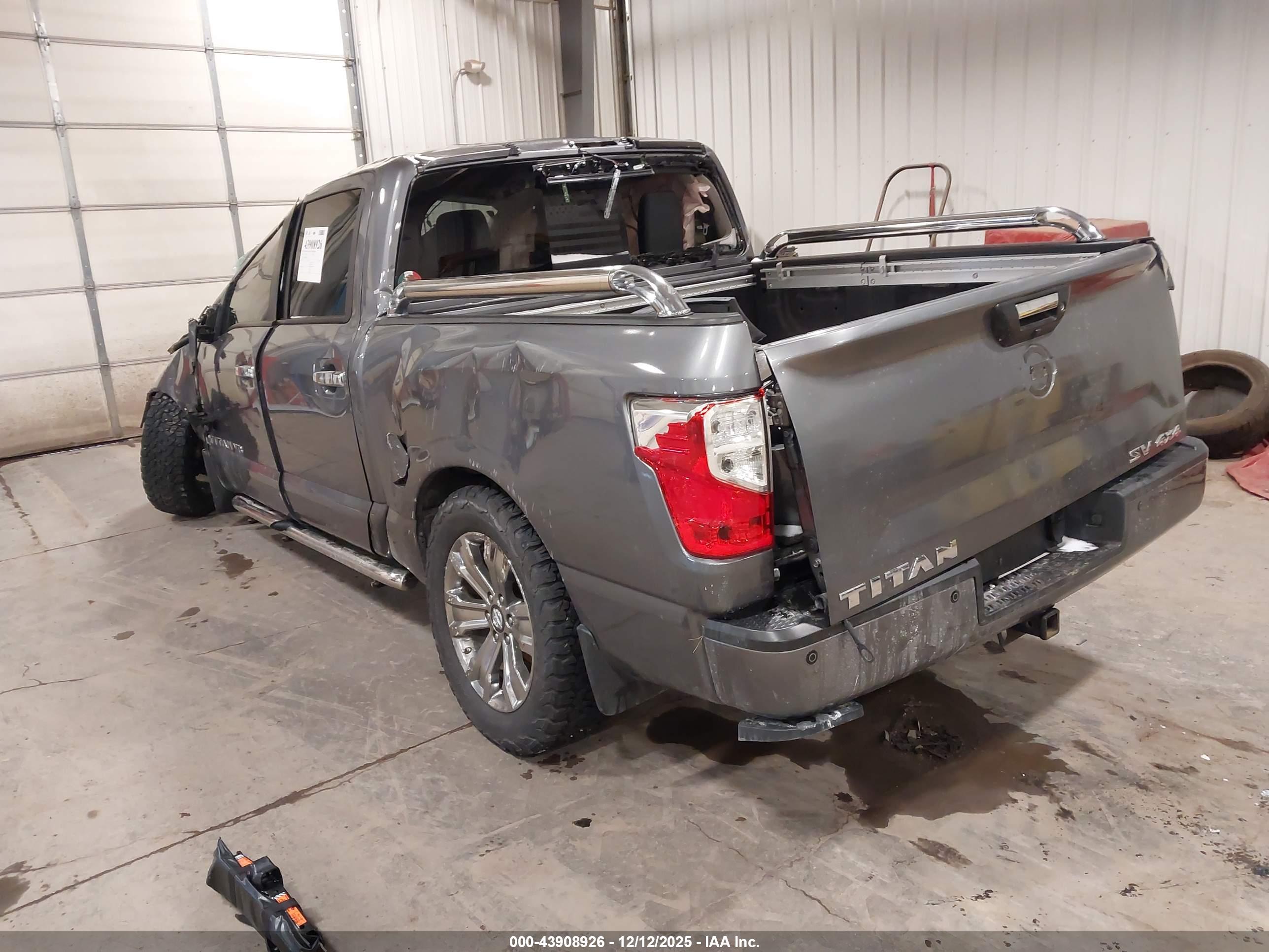 NISSAN TITAN image 3