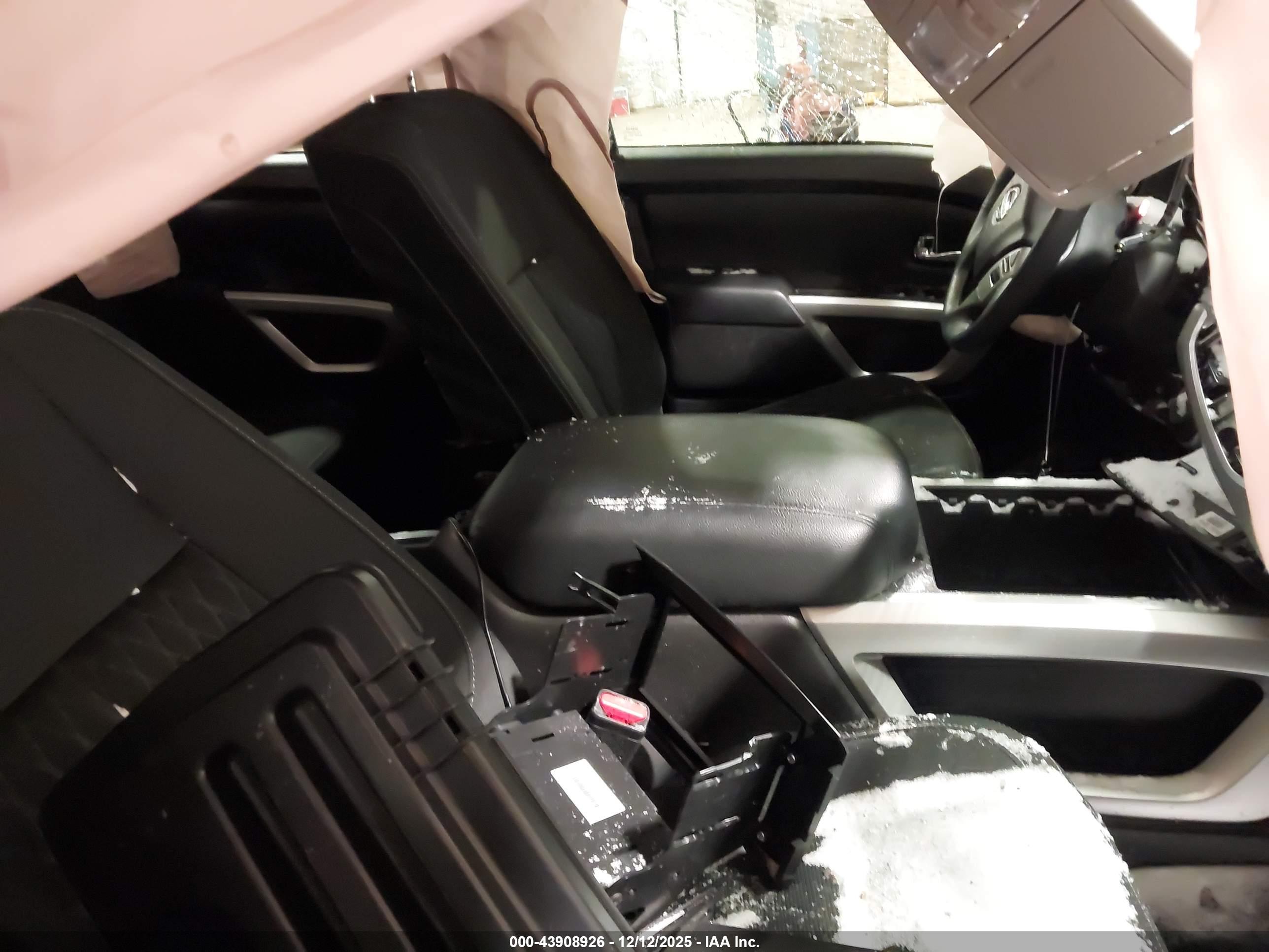 NISSAN TITAN image 5