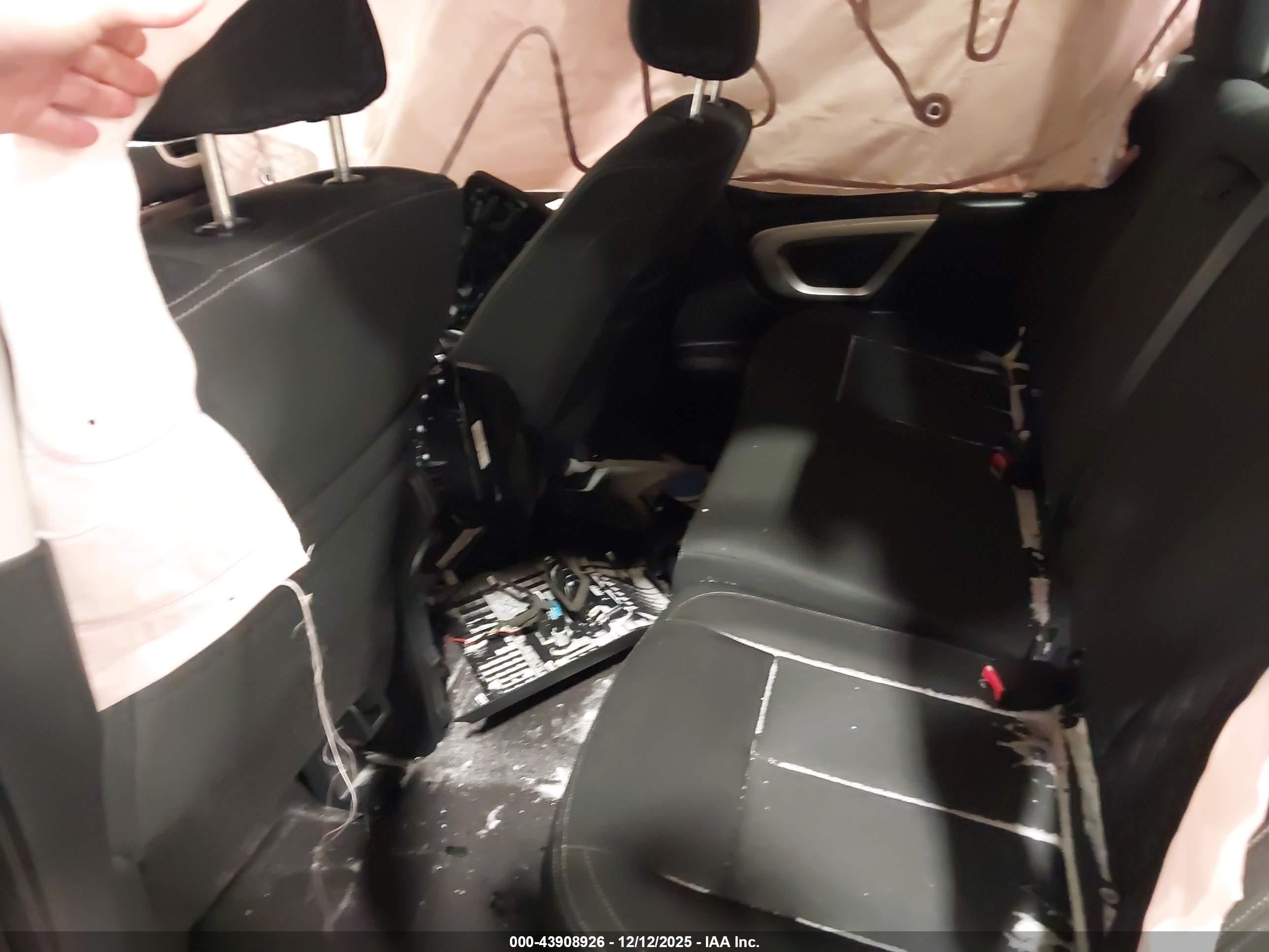 NISSAN TITAN image 8