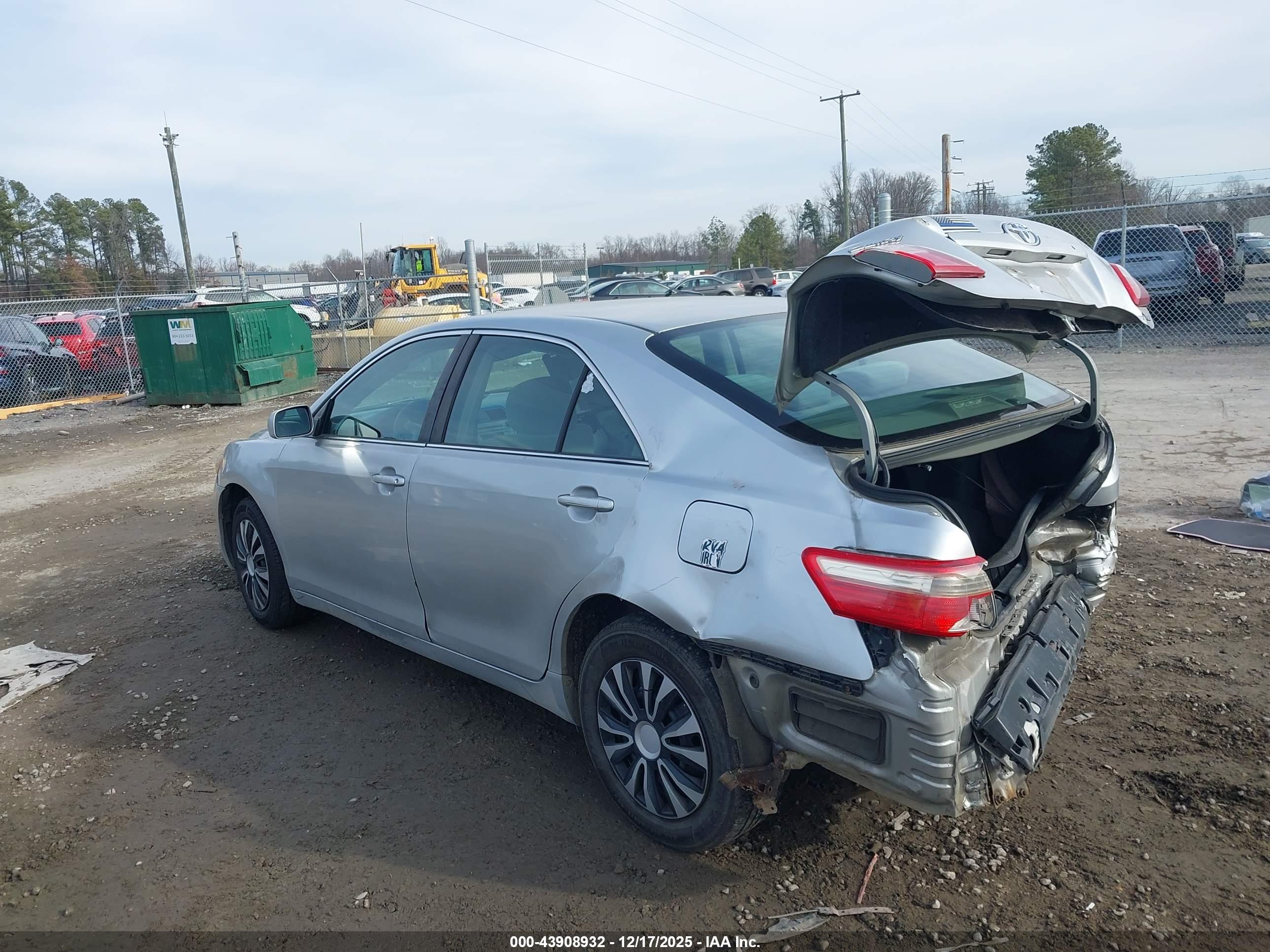 TOYOTA CAMRY image 3