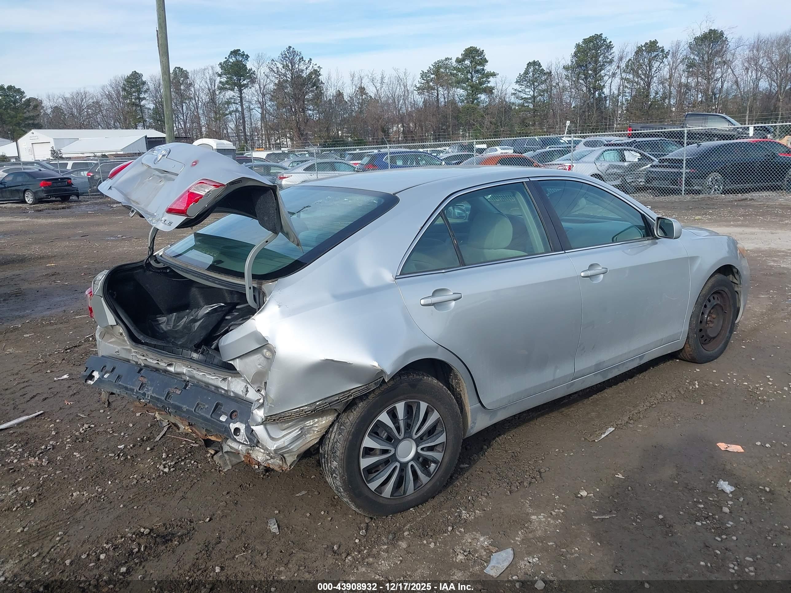 TOYOTA CAMRY image 4