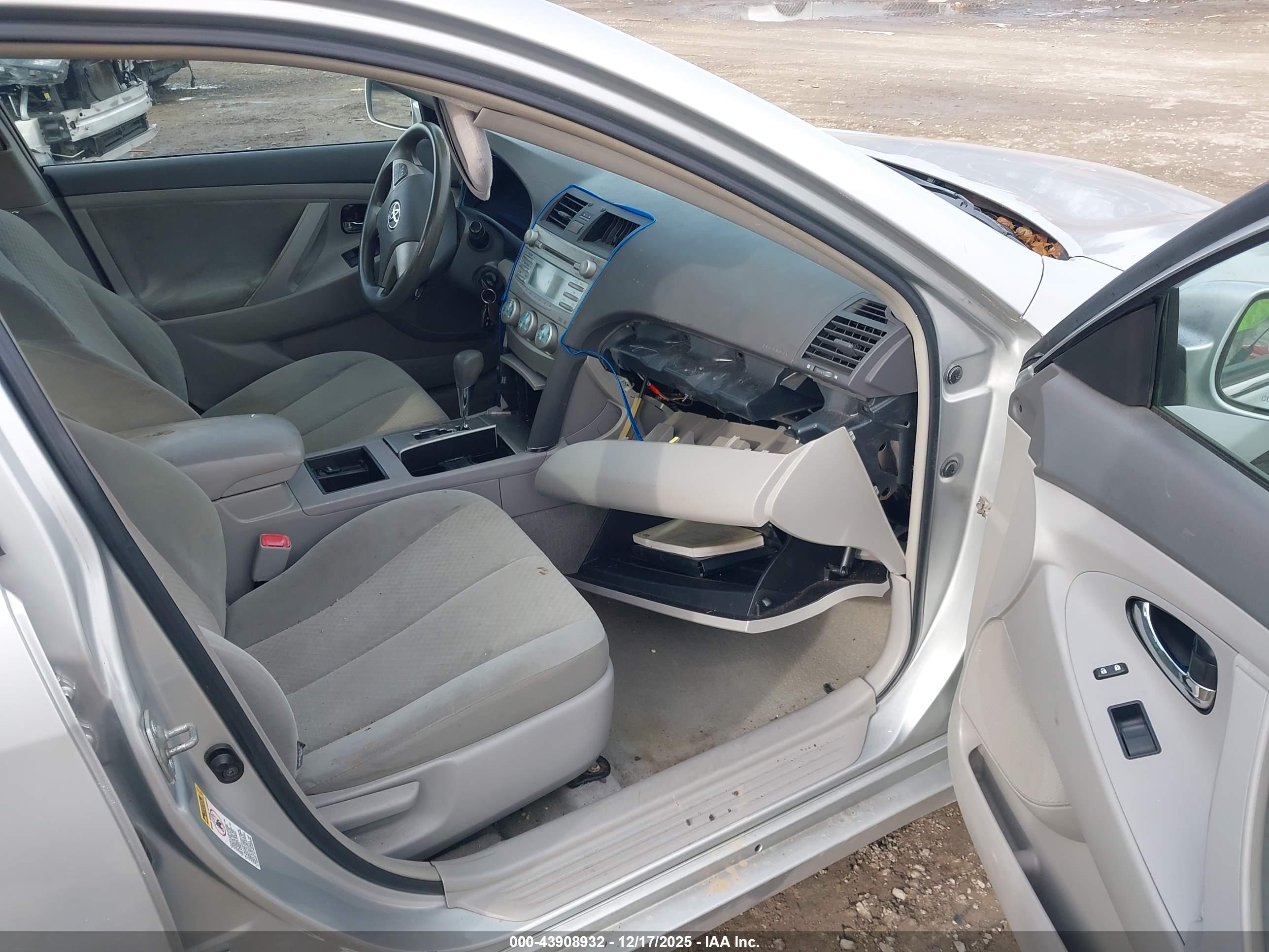 TOYOTA CAMRY image 5