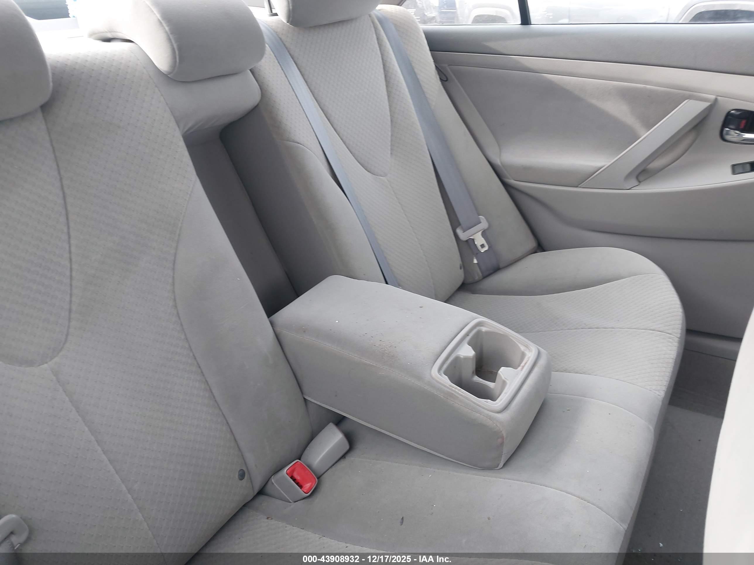 TOYOTA CAMRY image 8