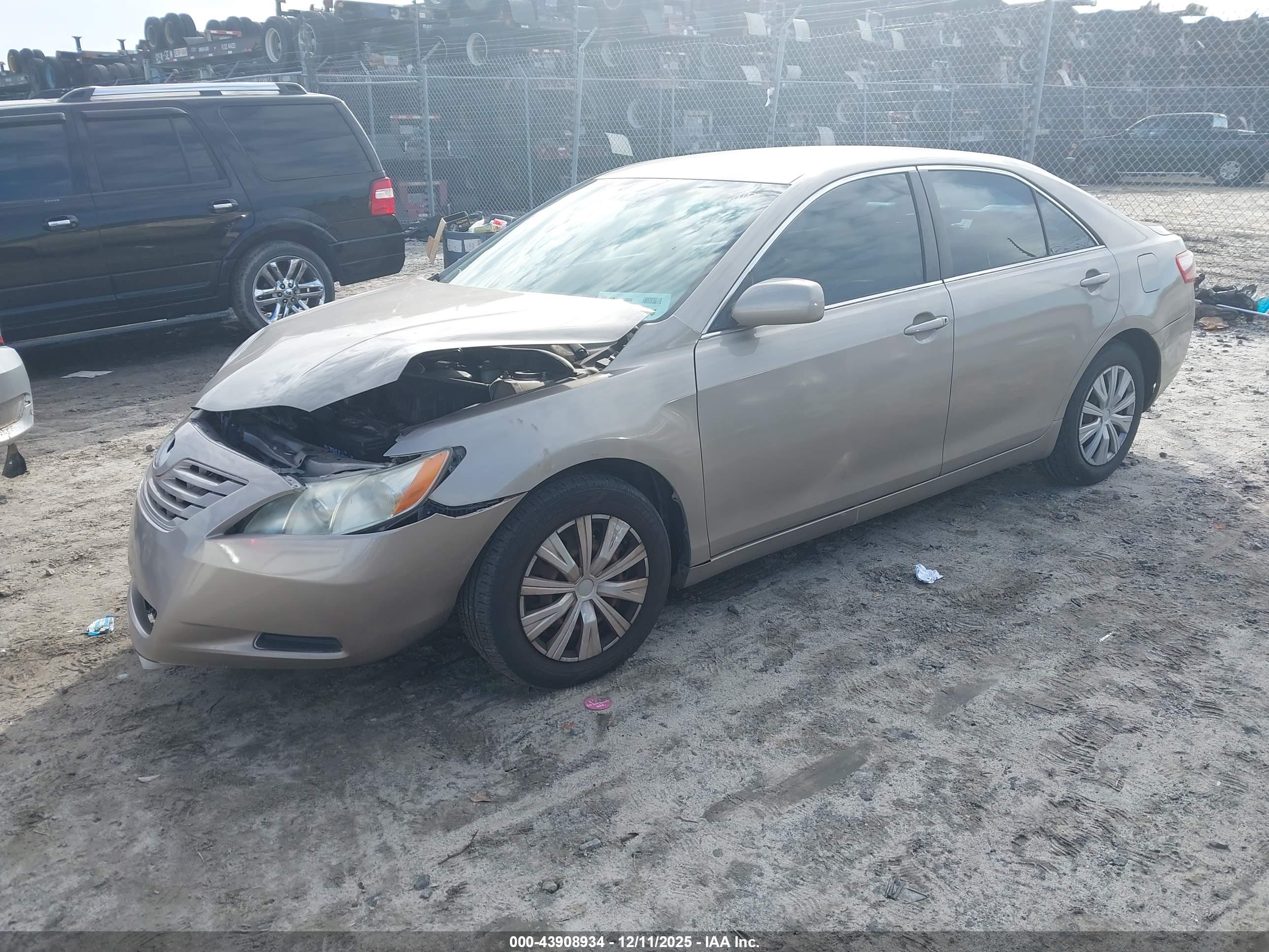 TOYOTA CAMRY image 2
