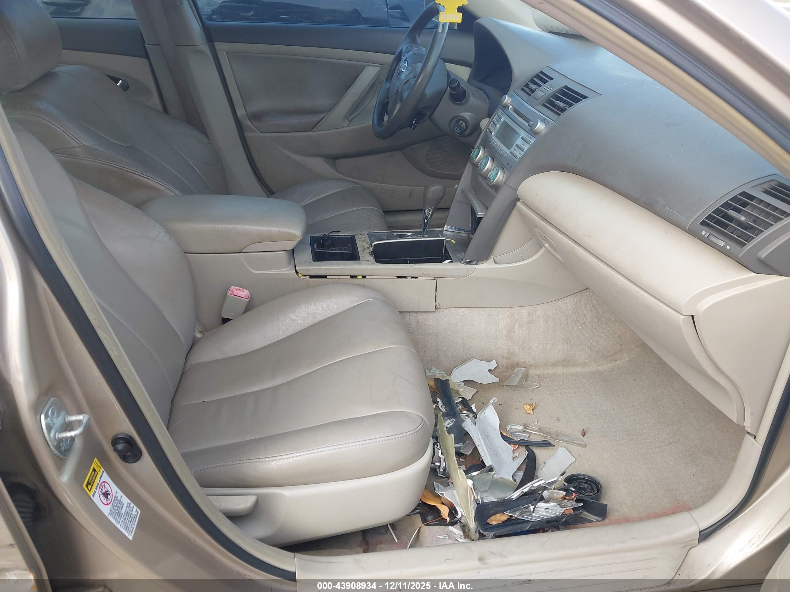 TOYOTA CAMRY image 5