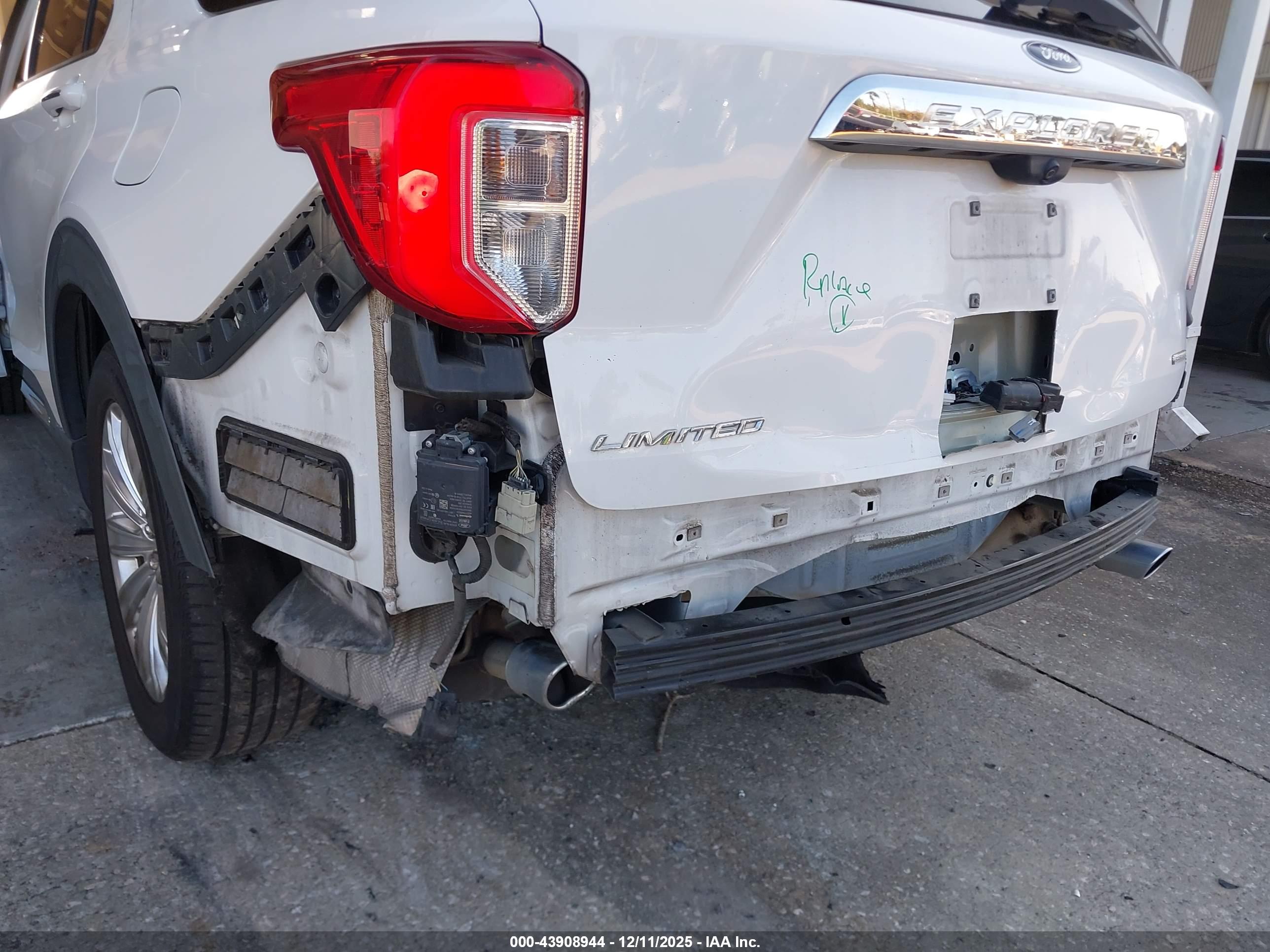 FORD EXPLORER image 6