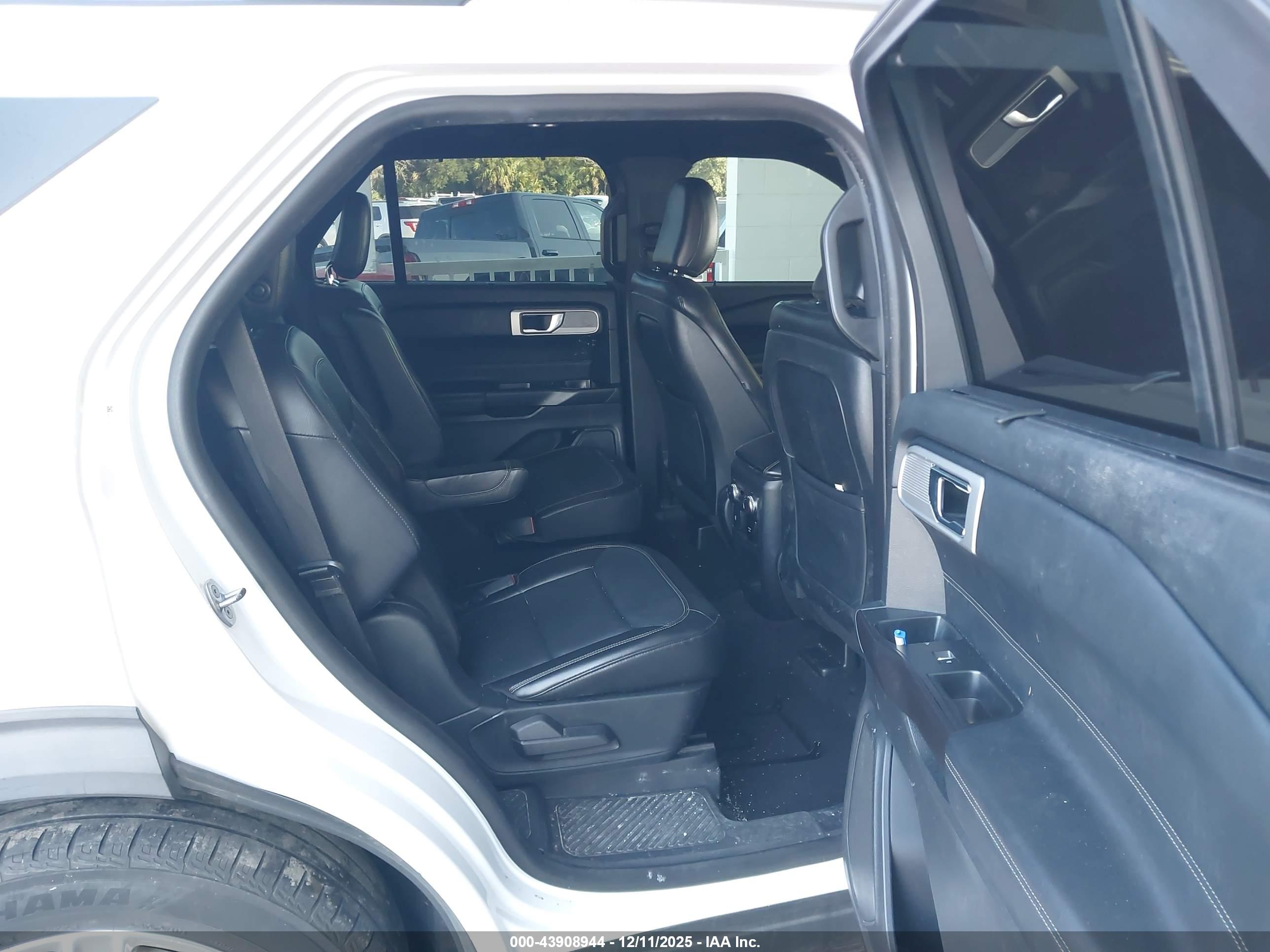 FORD EXPLORER image 8