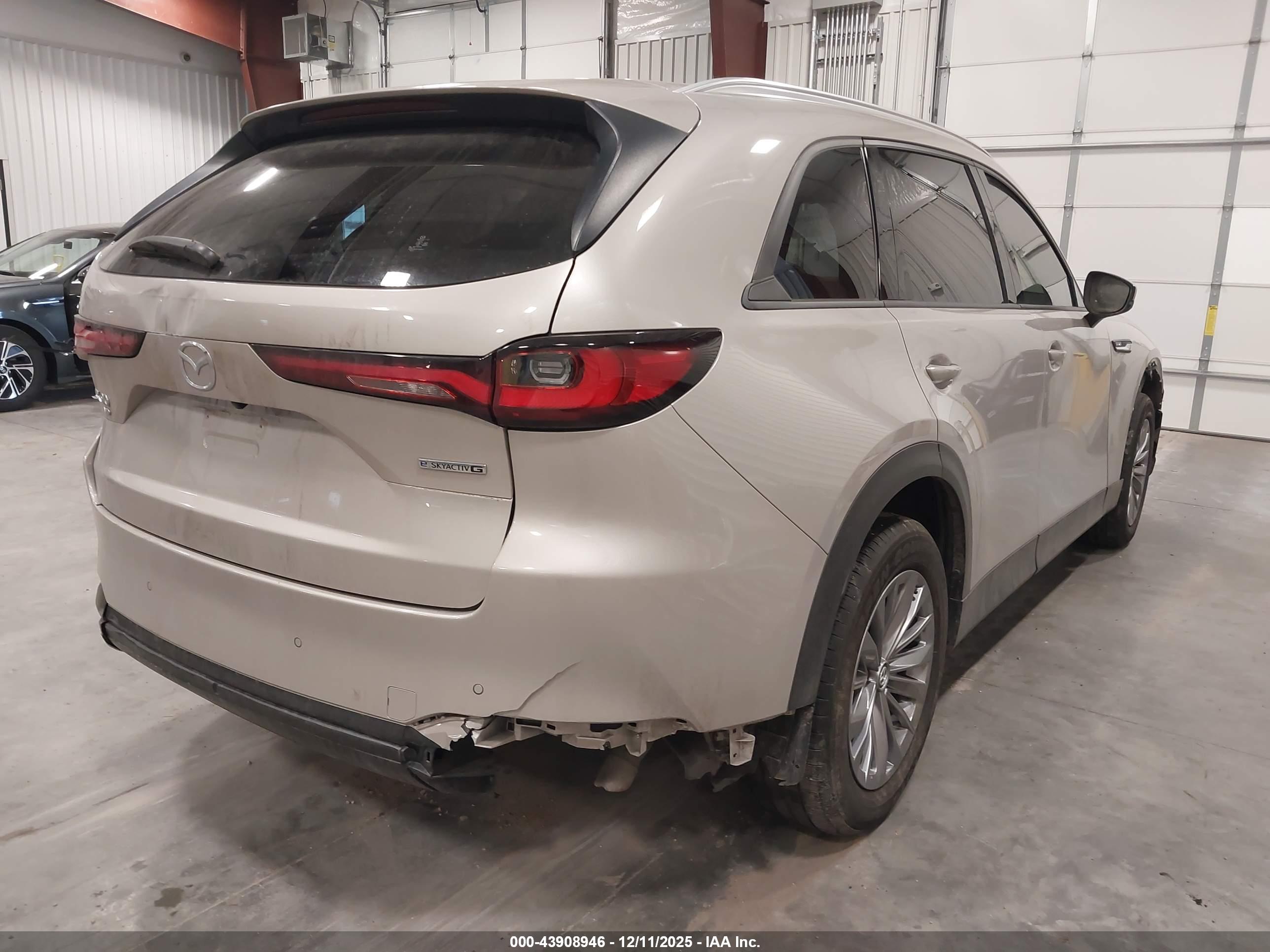 MAZDA CX-90 image 4