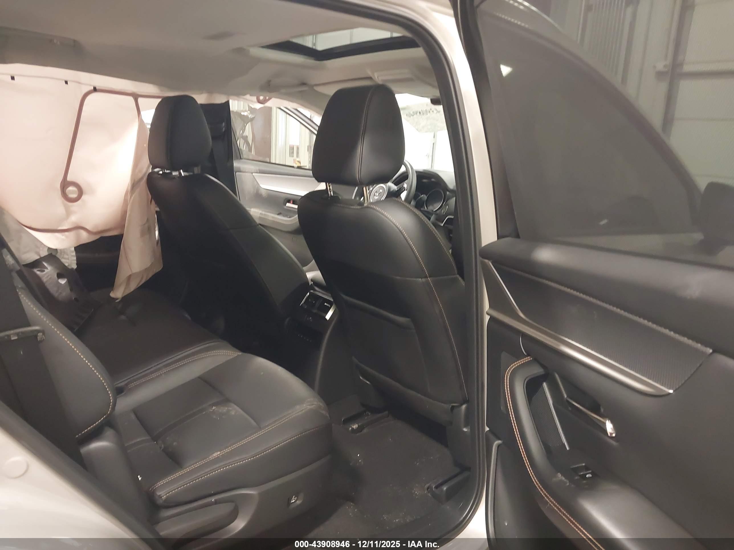 MAZDA CX-90 image 8