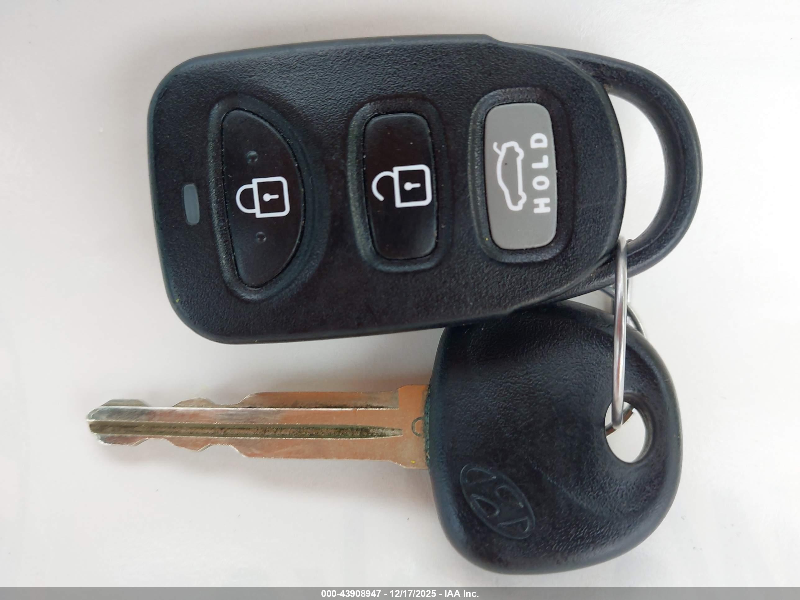 HYUNDAI ELANTRA image 11