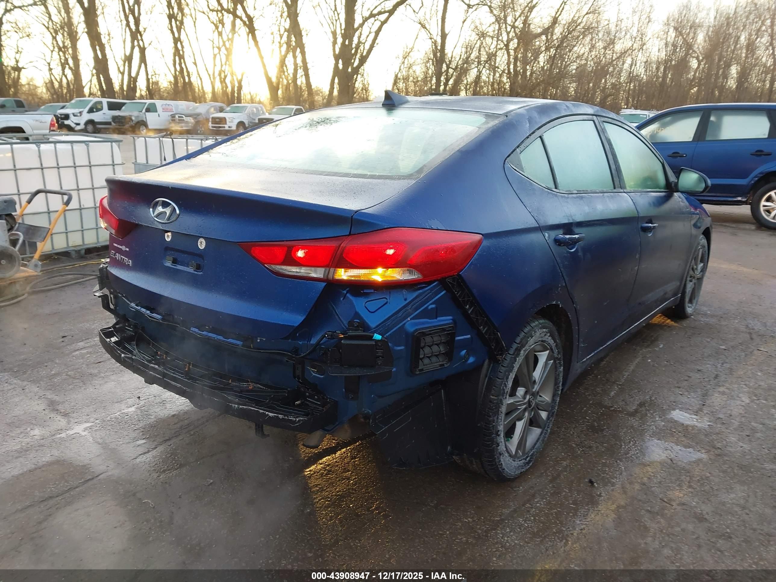 HYUNDAI ELANTRA image 4