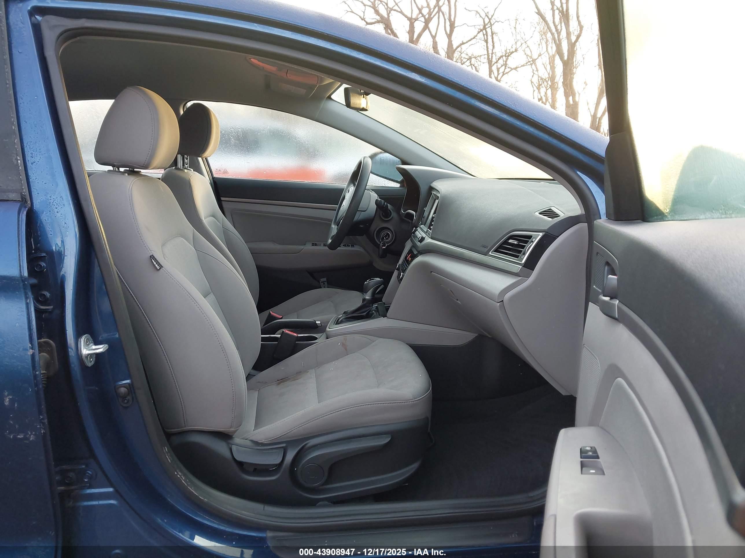 HYUNDAI ELANTRA image 5