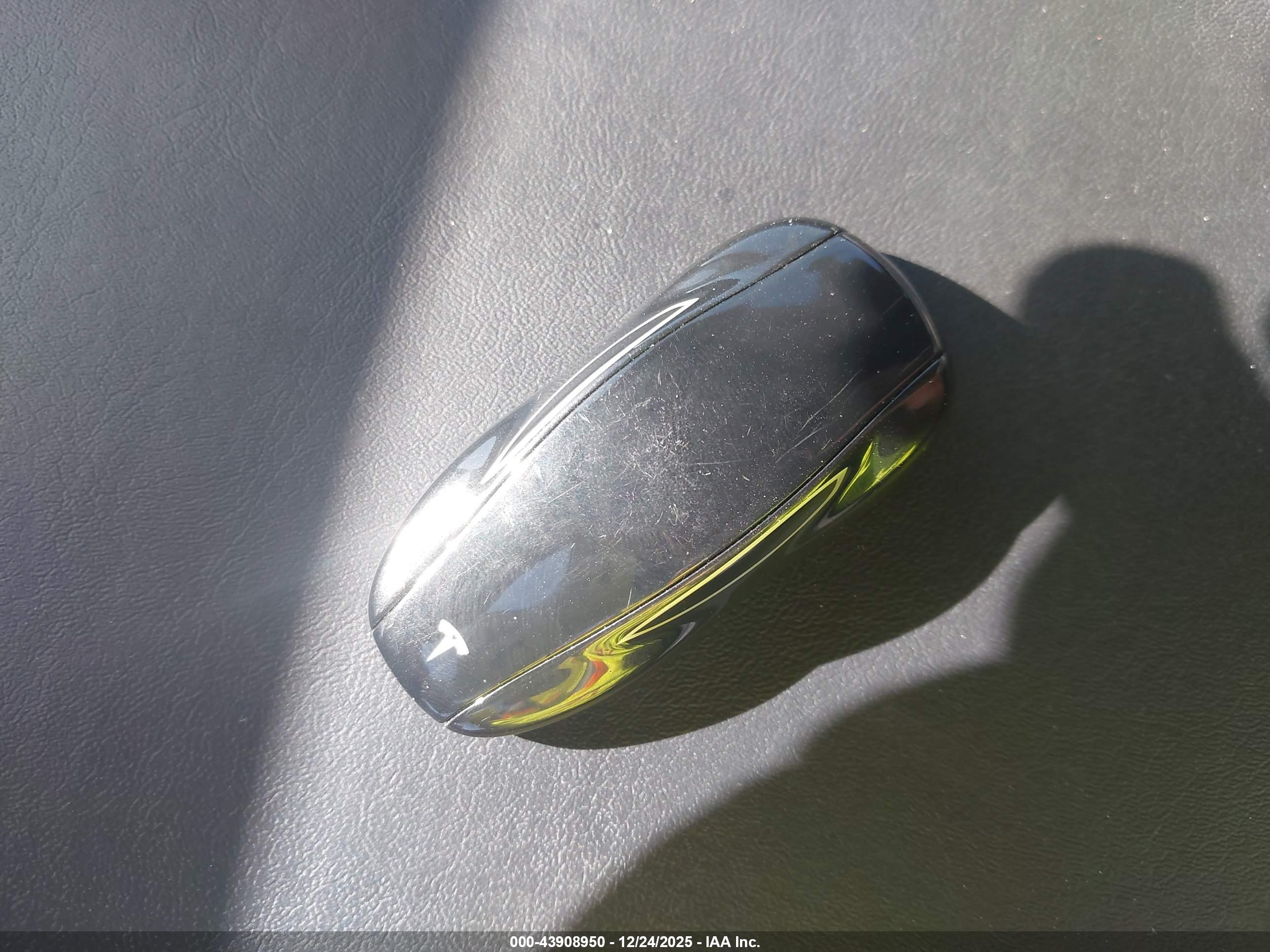 TESLA MODEL image 11