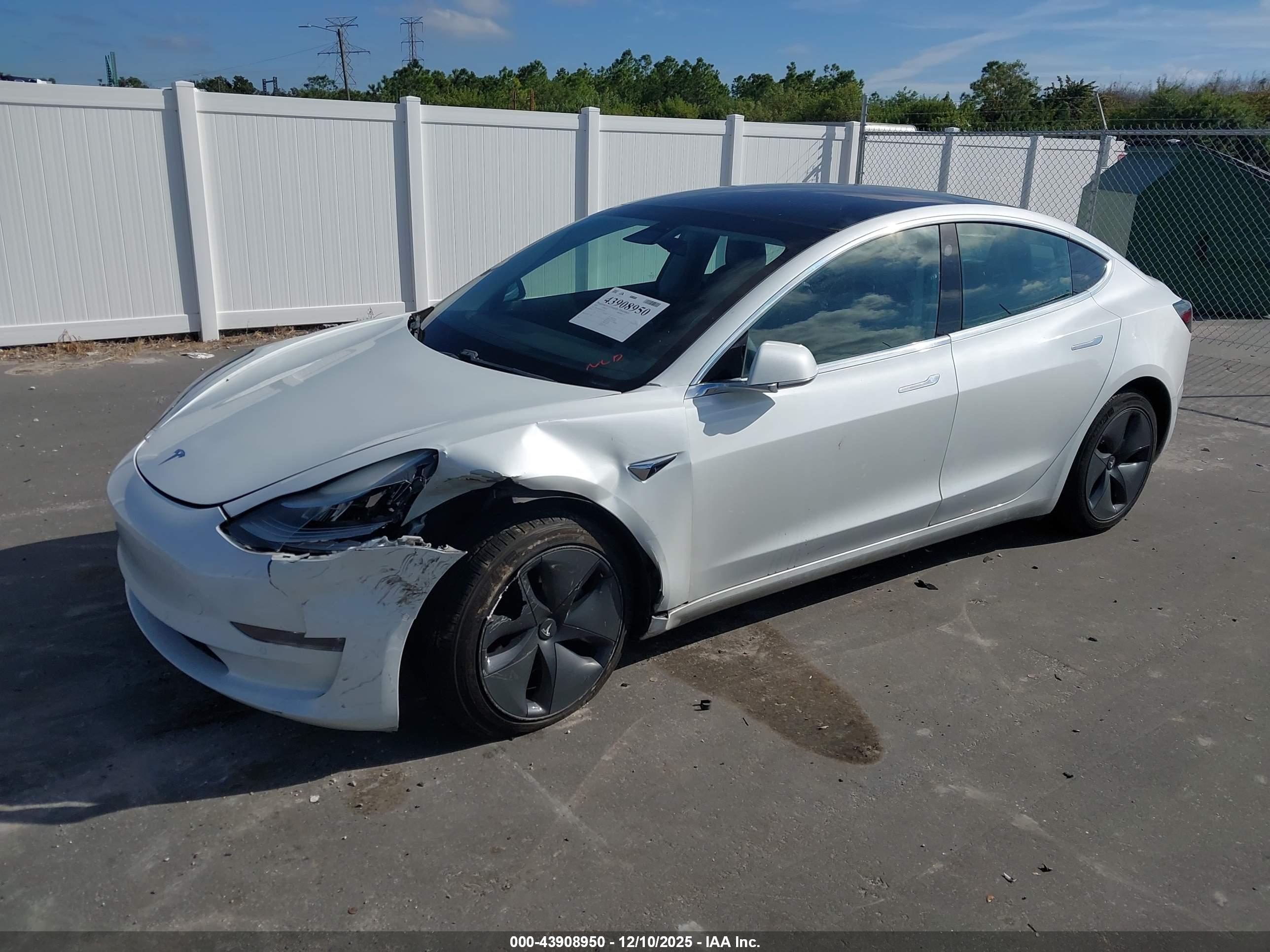 TESLA MODEL image 2