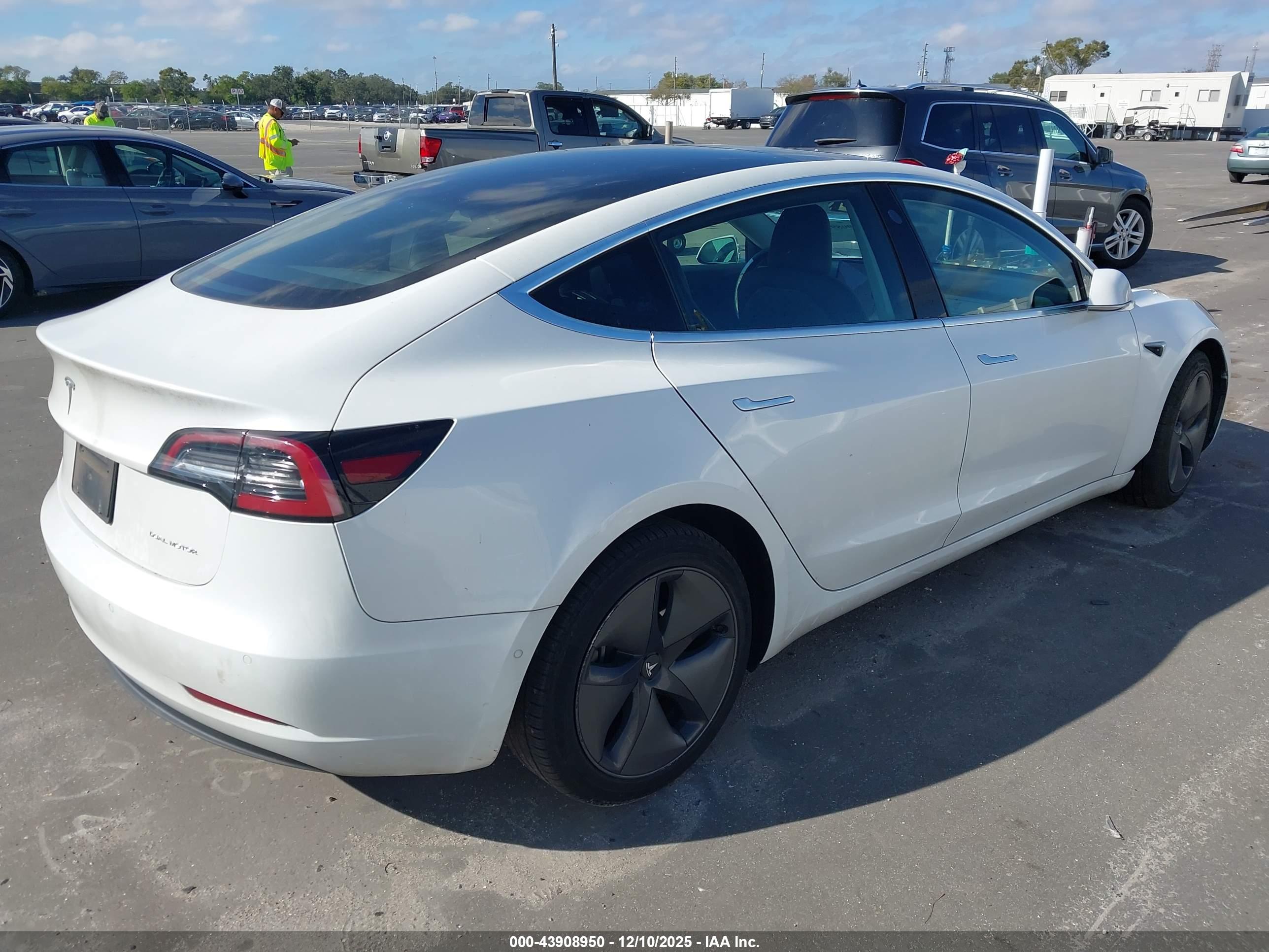 TESLA MODEL image 4