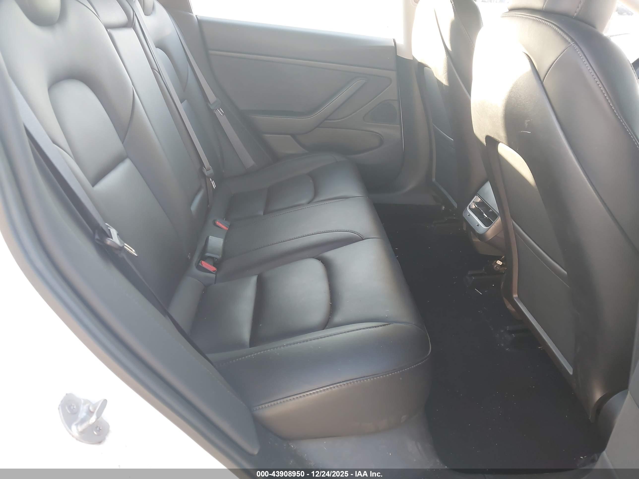 TESLA MODEL image 8