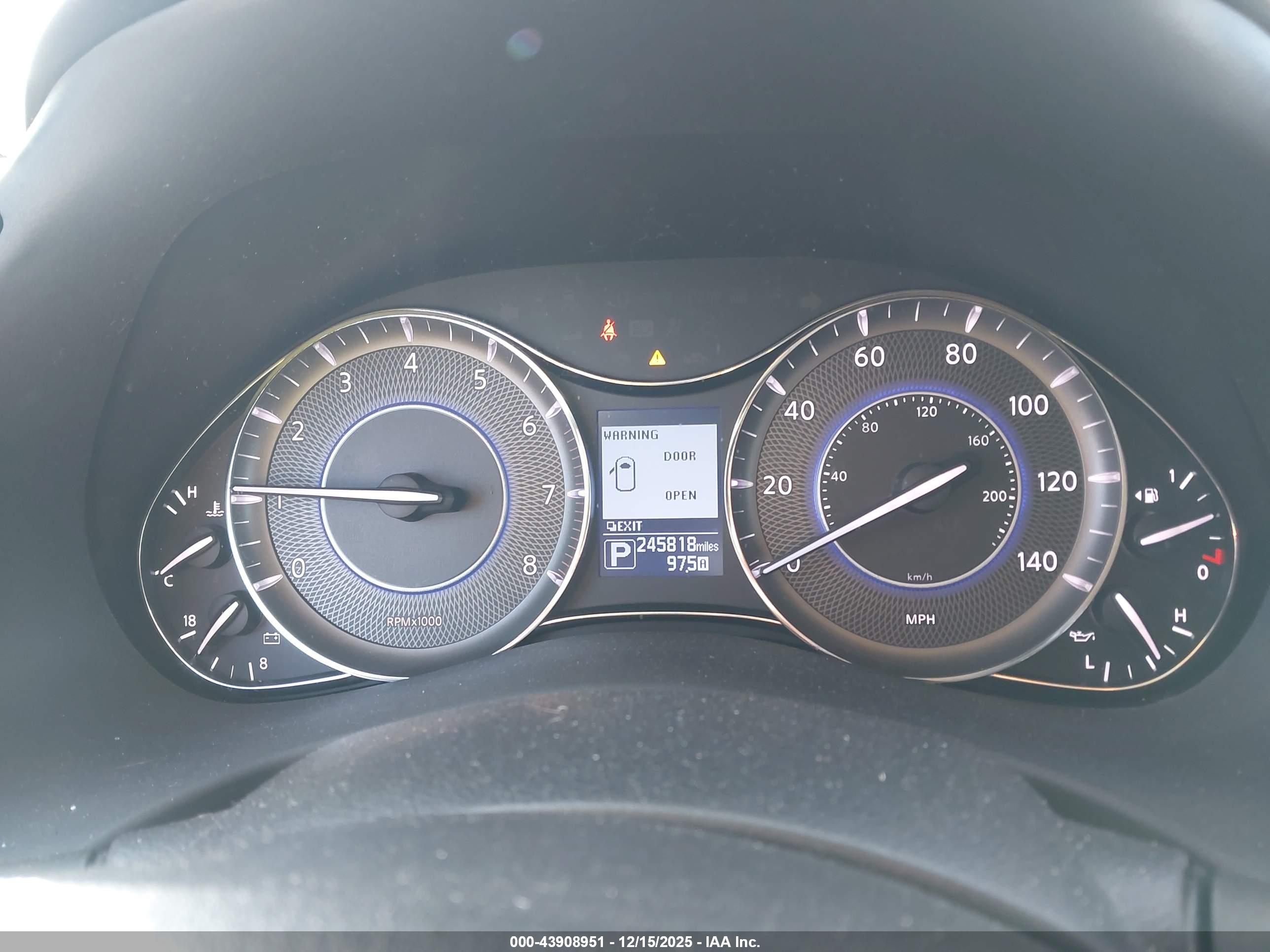 INFINITI QX56 image 7