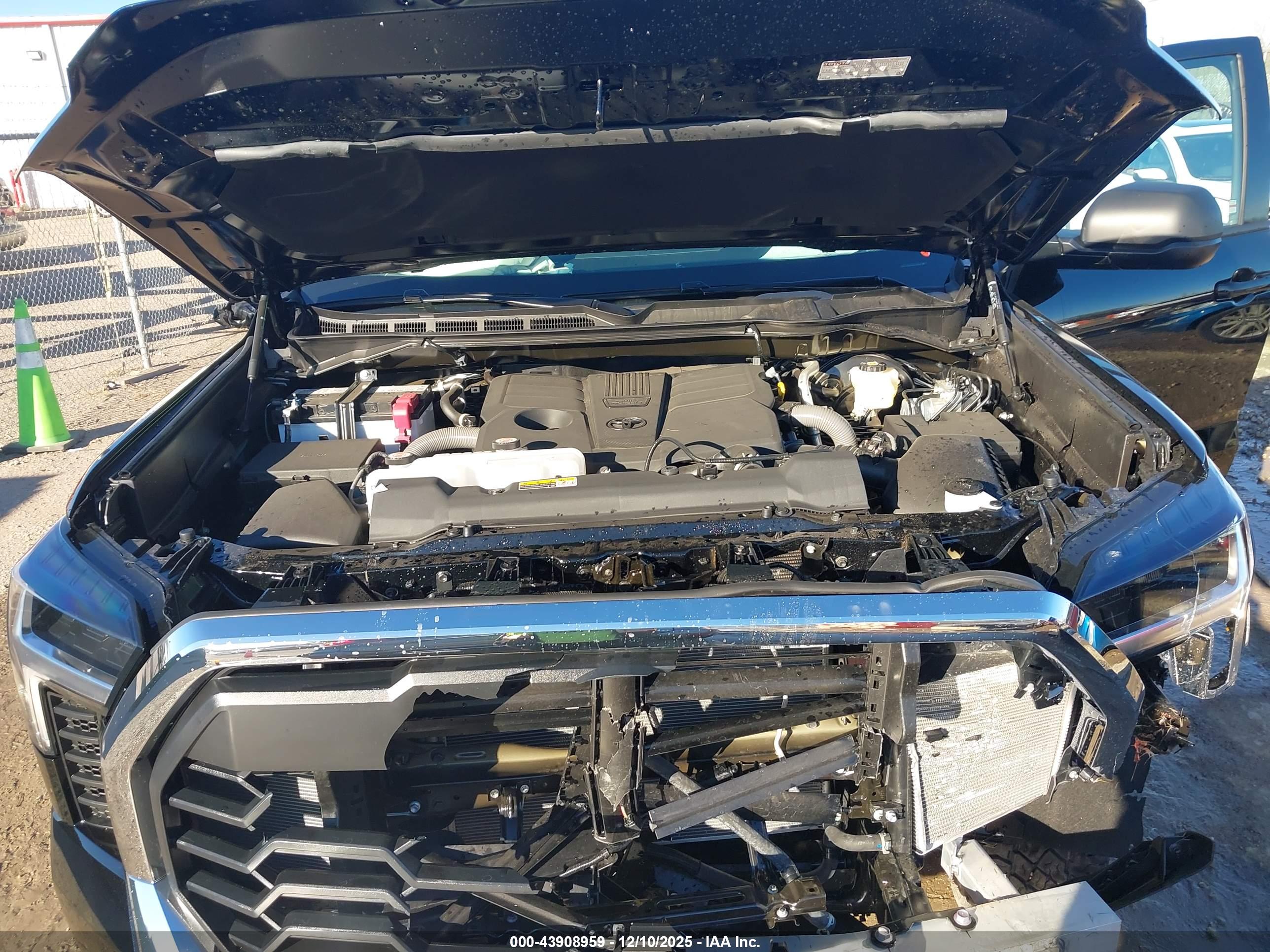 TOYOTA TUNDRA image 10