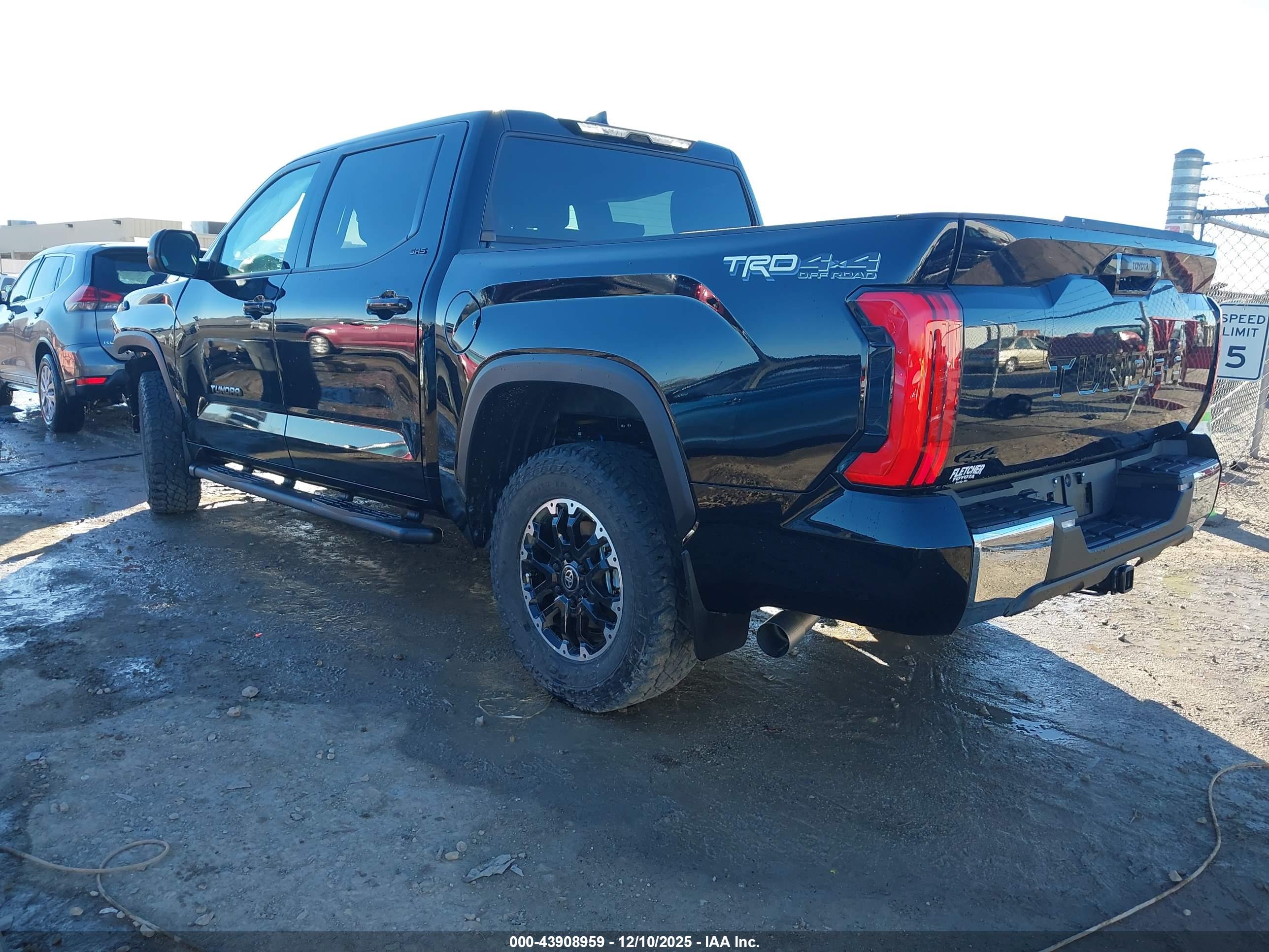 TOYOTA TUNDRA image 3