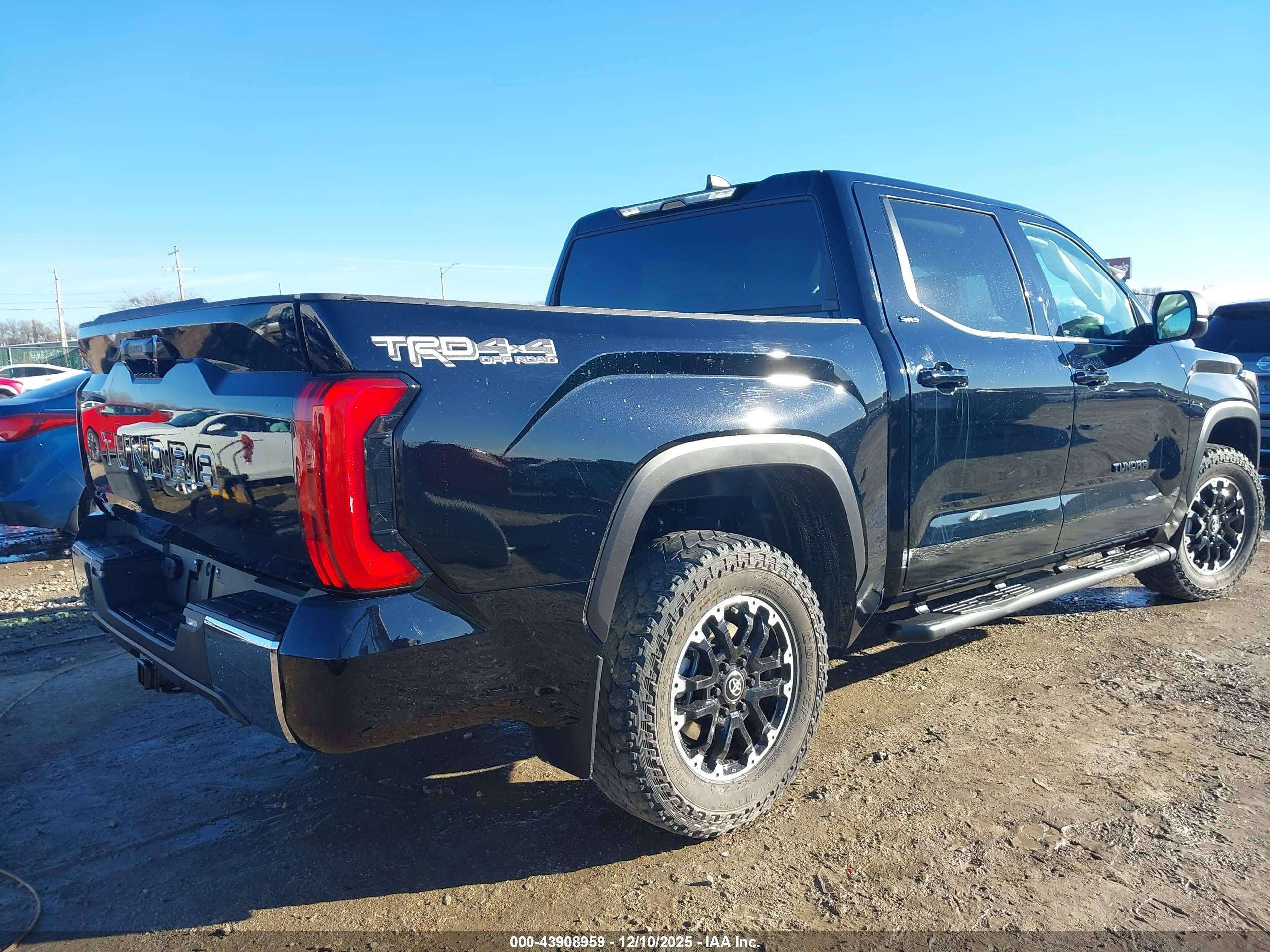 TOYOTA TUNDRA image 4