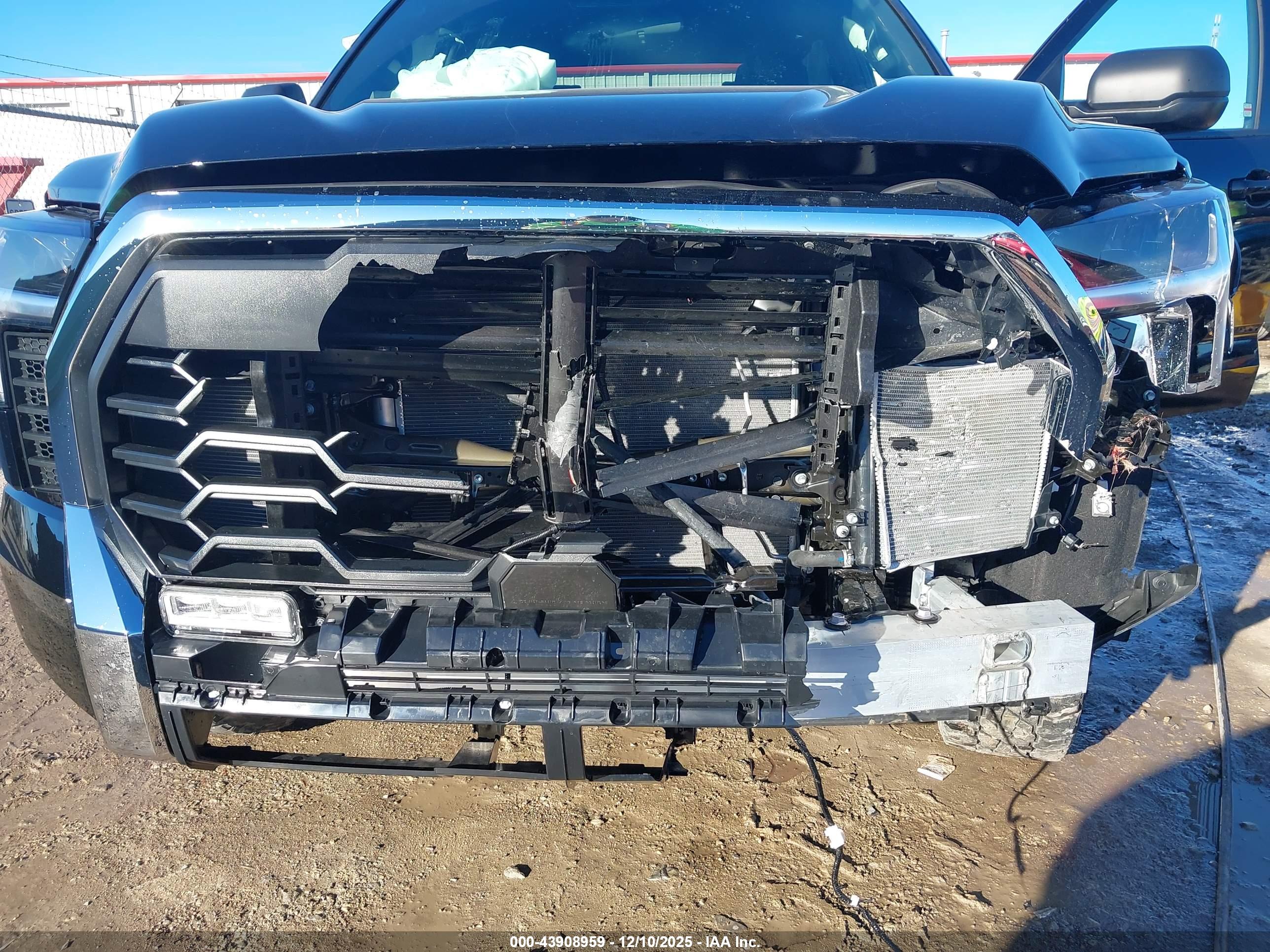 TOYOTA TUNDRA image 6