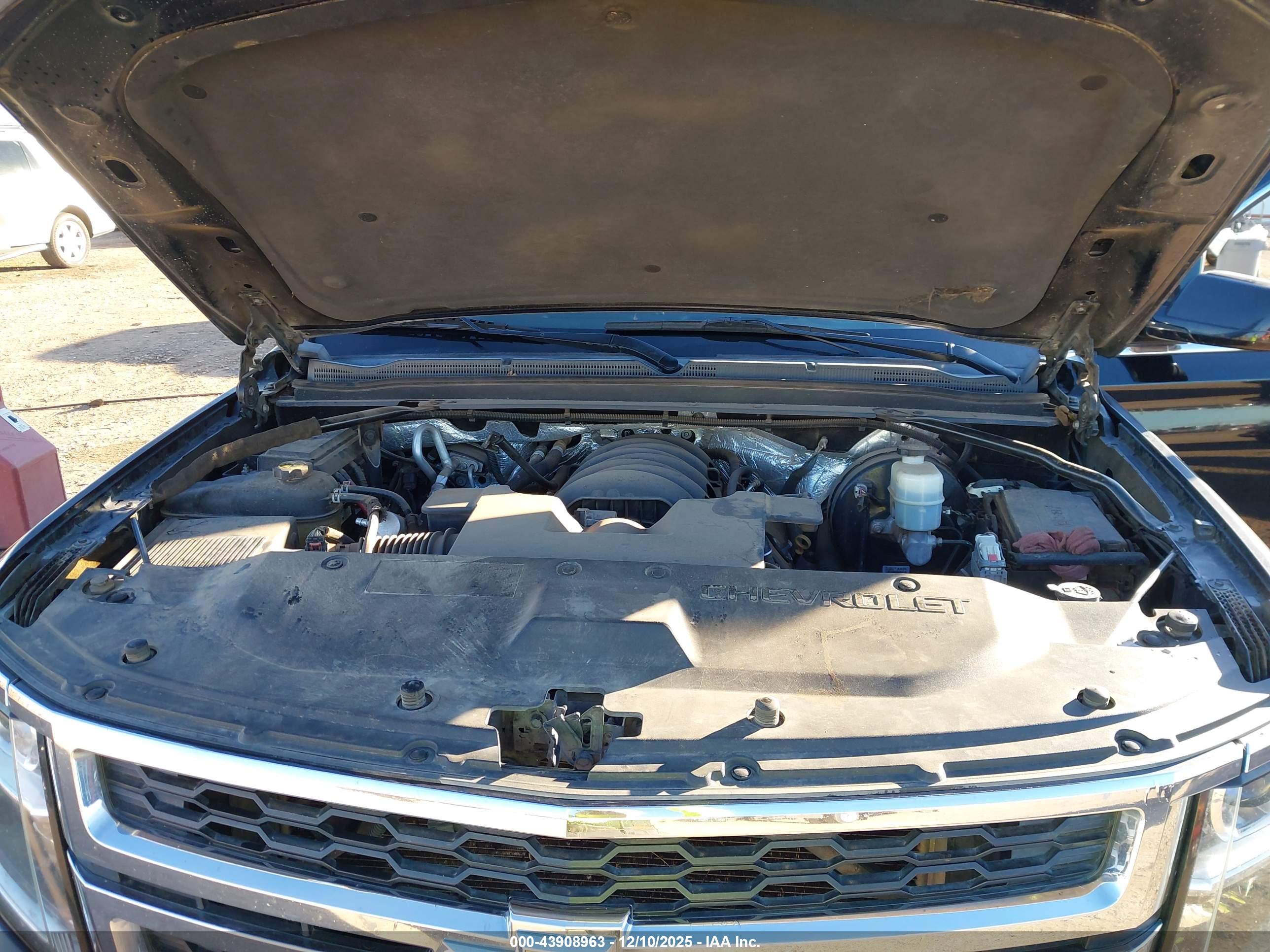 CHEVROLET SUBURBAN image 10