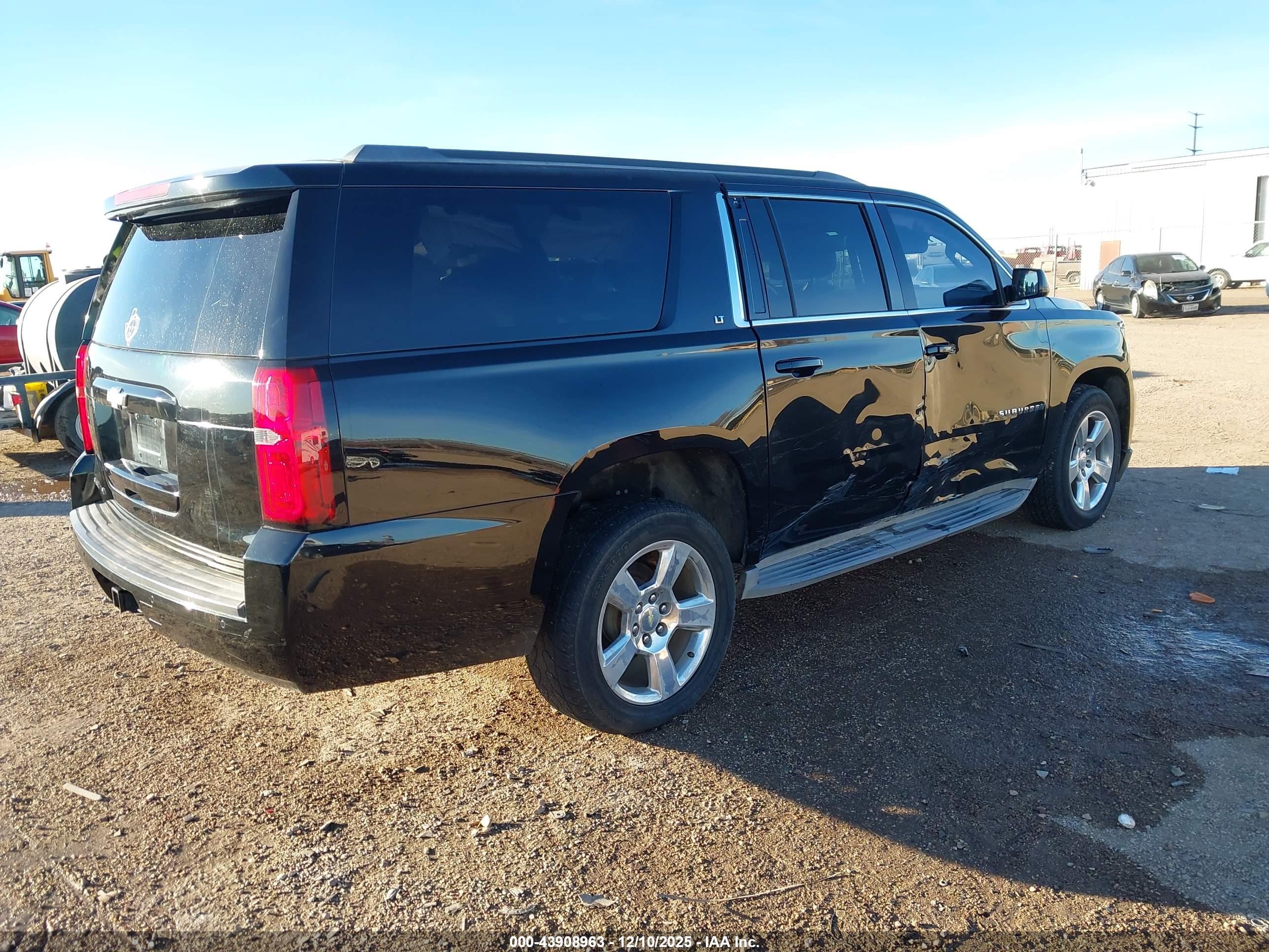 CHEVROLET SUBURBAN image 4
